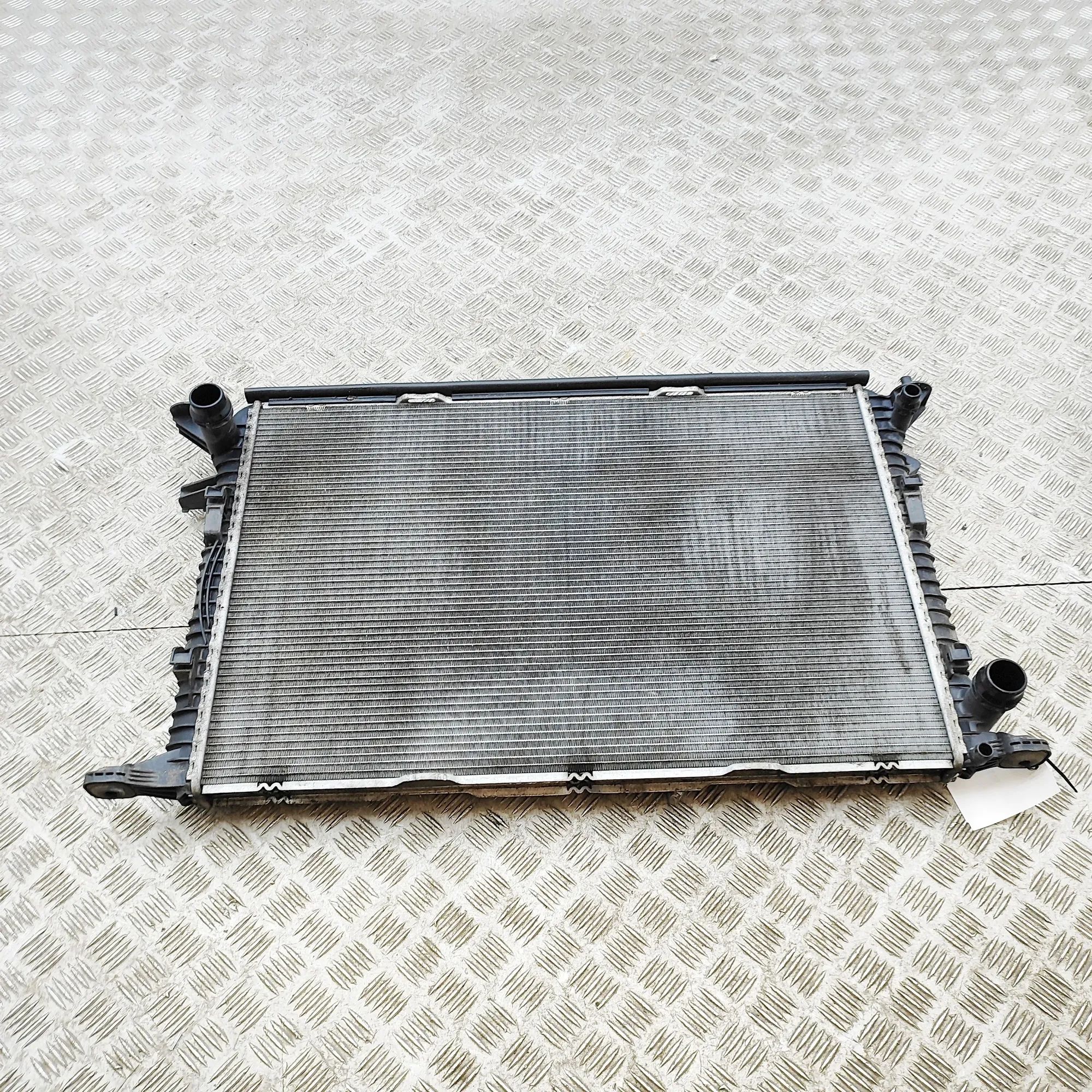 Audi Q5 (8R) Cooling Radiator Cooling Radiator — AUDI Q5 (8R) (2008-2017) — 8...