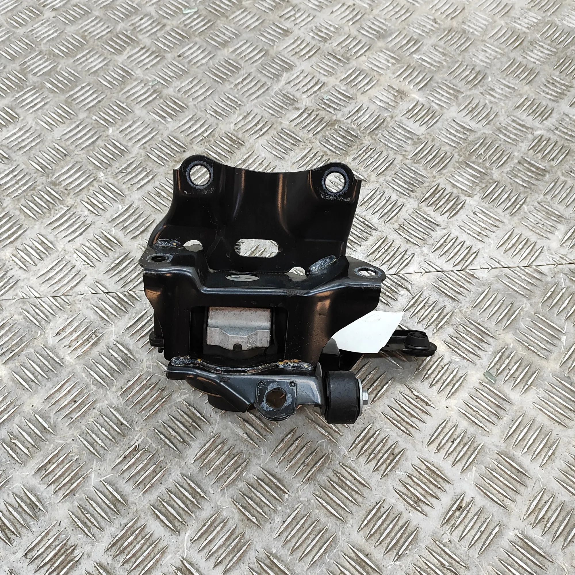 Toyota Yaris Left Side Engine Mount Left Side Engine Mount — TOYOTA YARIS (CROSS MX...