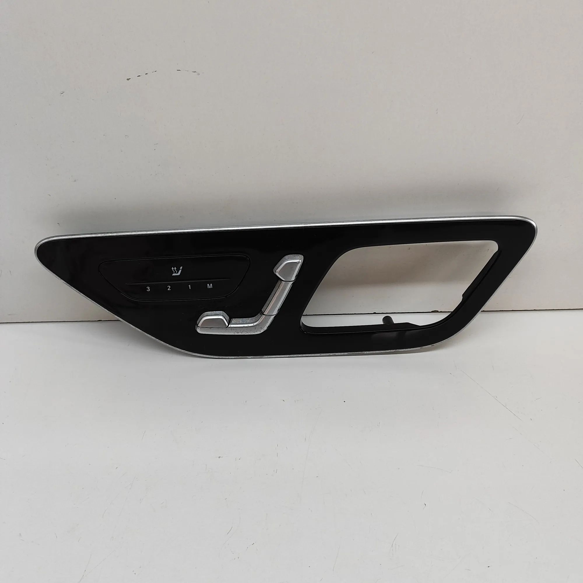 Mercedes-Benz EQS (V297 / X296) Right Seat Control Buttons Right Seat Control Buttons — MERCEDES BENZ EQS ...