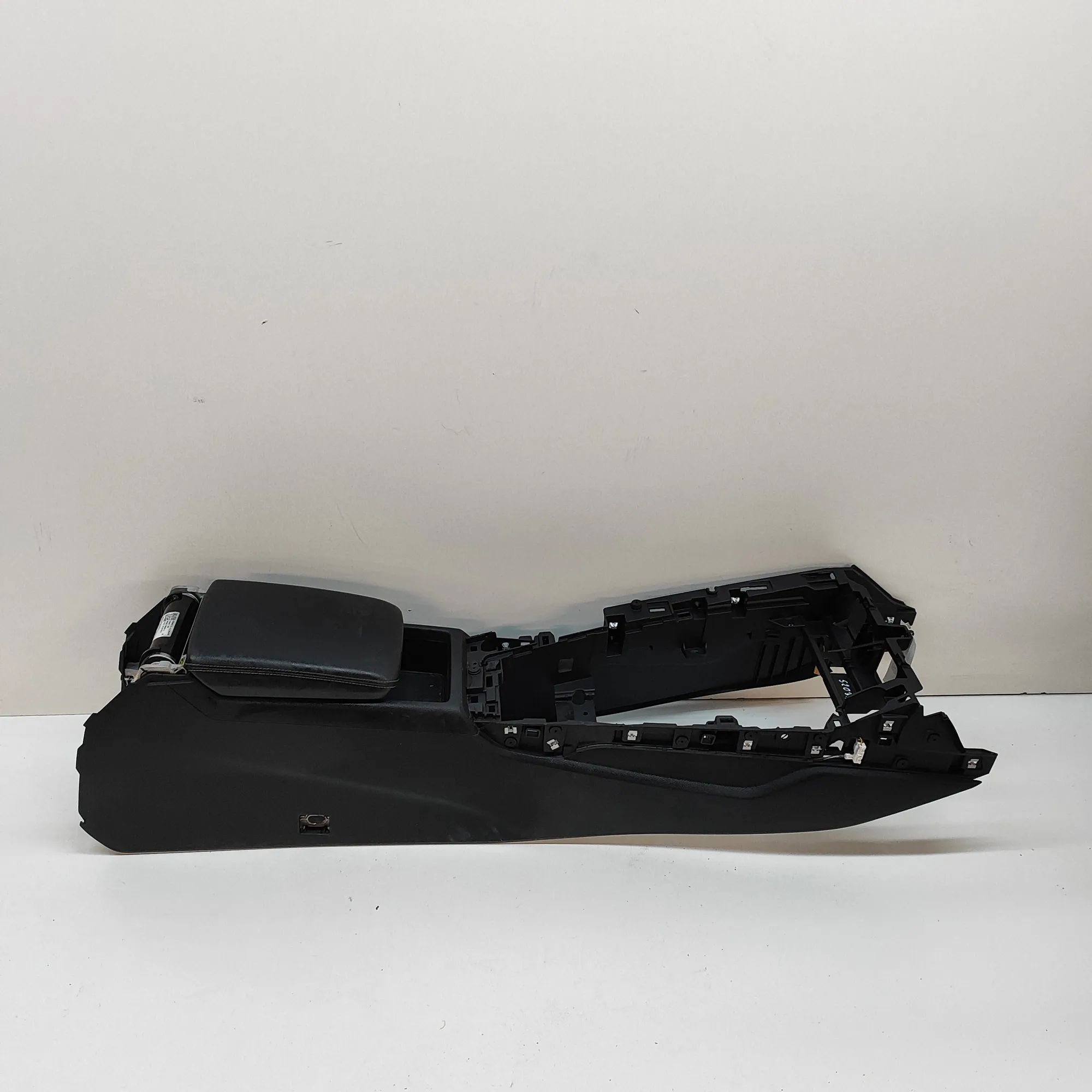 Audi A5 (B9) center console center Console — AUDI A5 (Sportback F5A) (2016-...