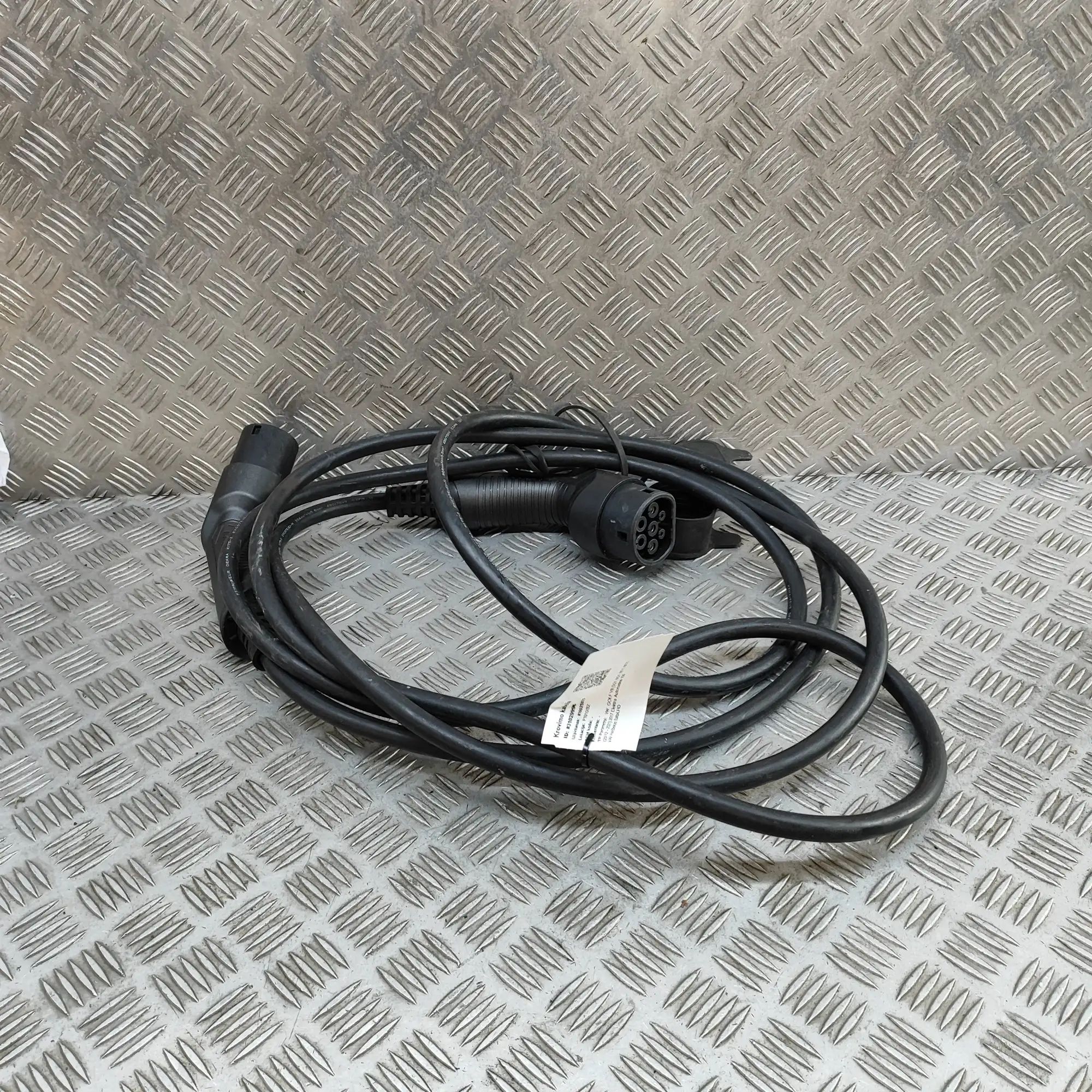 Volkswagen Golf 7 Battery Charging Cable Battery charging cable — VW GOLF (VII 5G1, BQ1,...