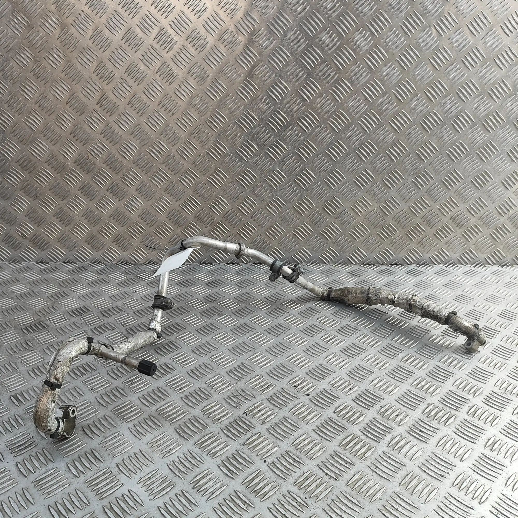 A/C Air Con Hose Pipe Brand/Model: ASTON MARTIN VANTAGE
Year: 2006
En...
