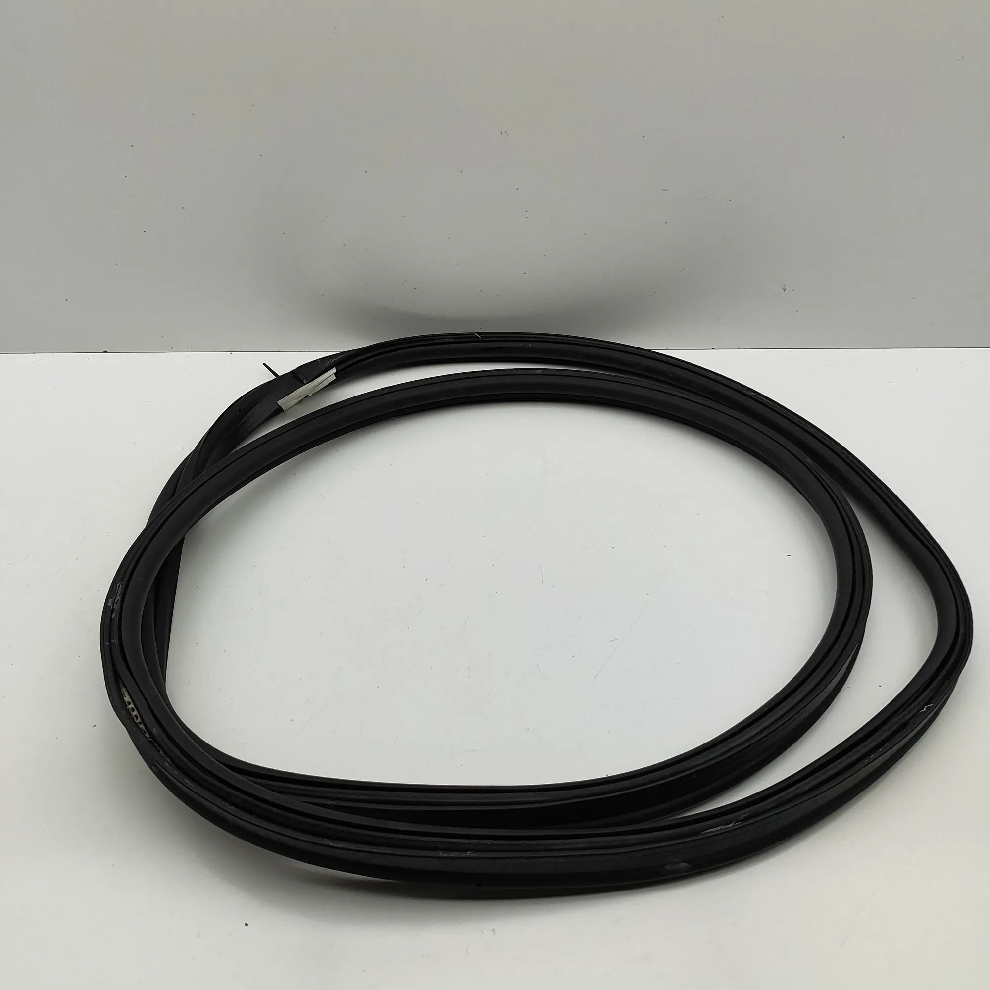 BMW 5 / i5 (G60 / G61) Tailgate rubber seal