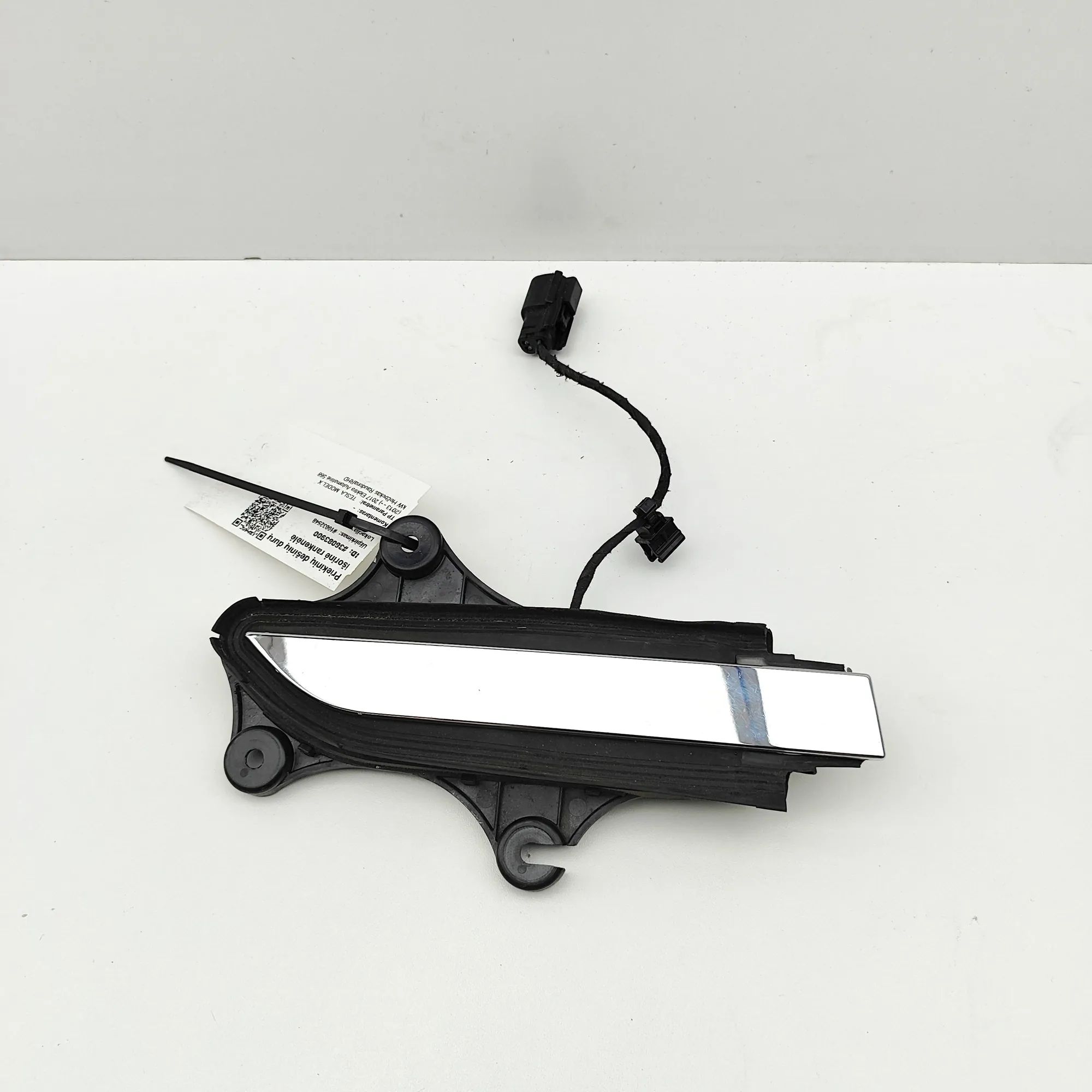 Tesla Model X Exterior door handle — front right