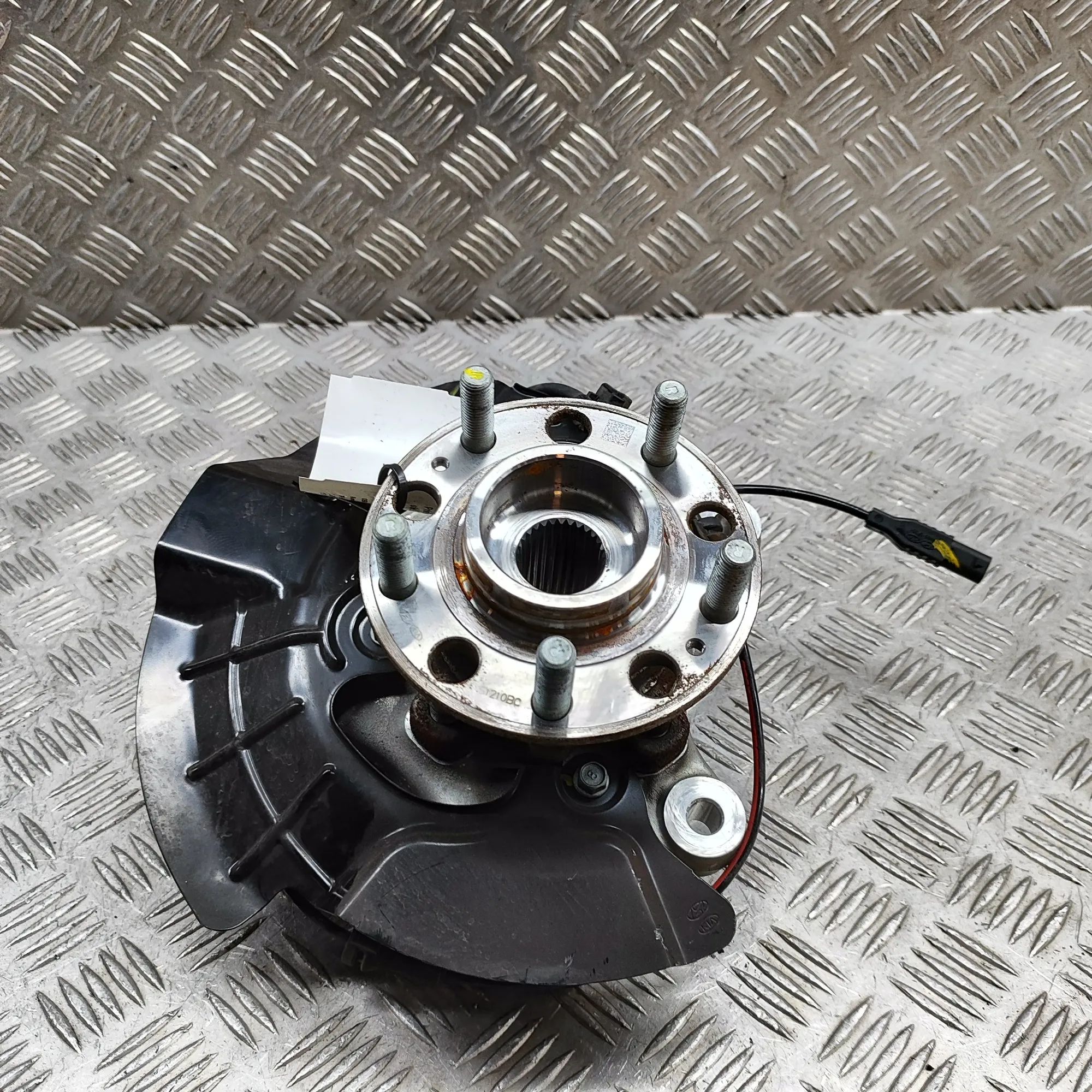 Kia Sportage Front Right Wheel Hub Front Right Wheel Hub — KIA SPORTAGE (V NQ5) (2...