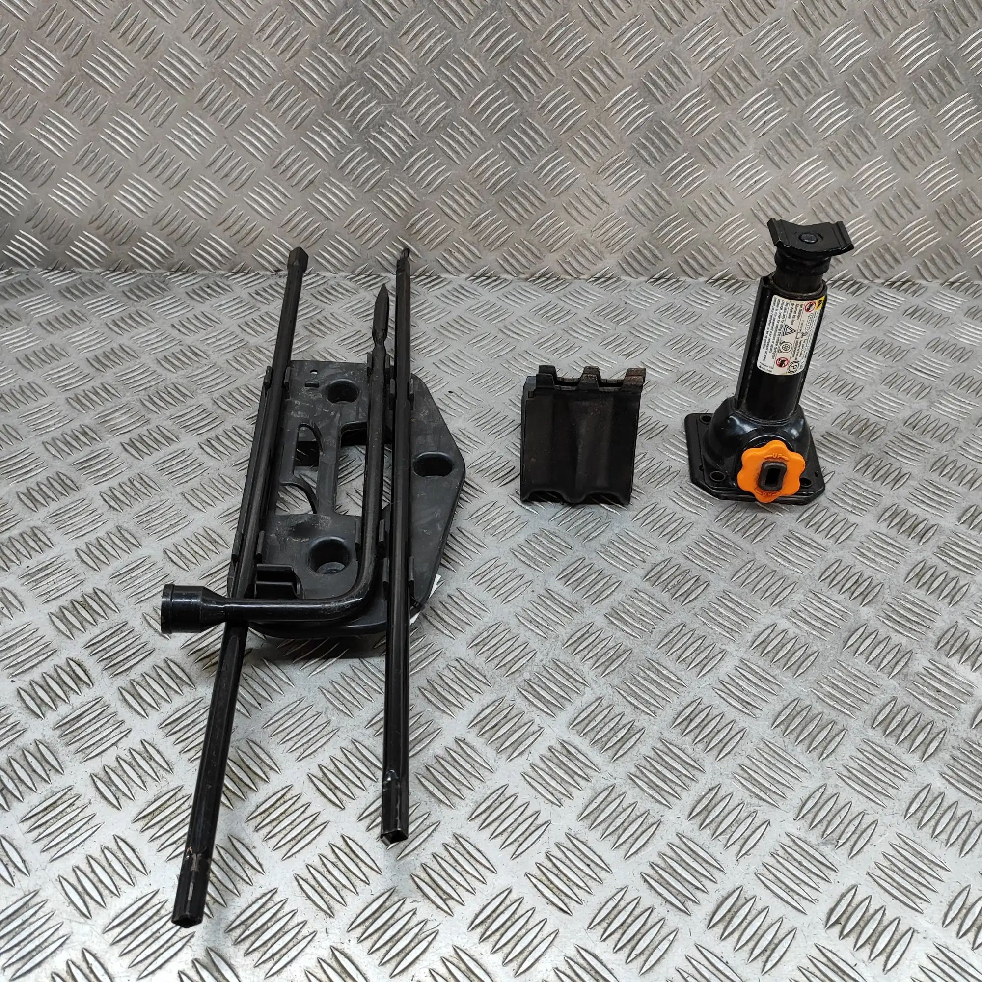 Chevrolet TrailBlazer Lift Jack Lift Jack — CHEVROLET TRAILBLAZER (KC_) (2001-2...