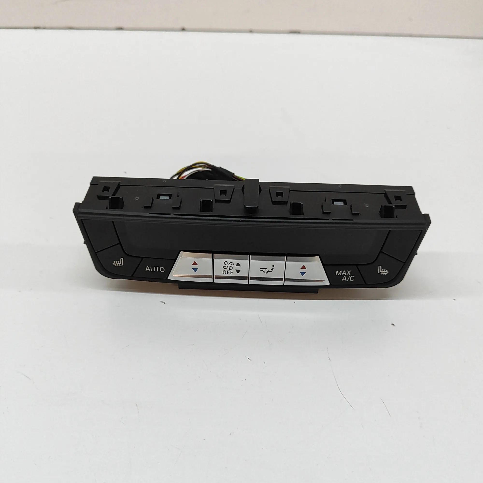BMW X7 (G07) Climate control unit Climate control unit — BMW X7 (G07) (2019-...) ...
