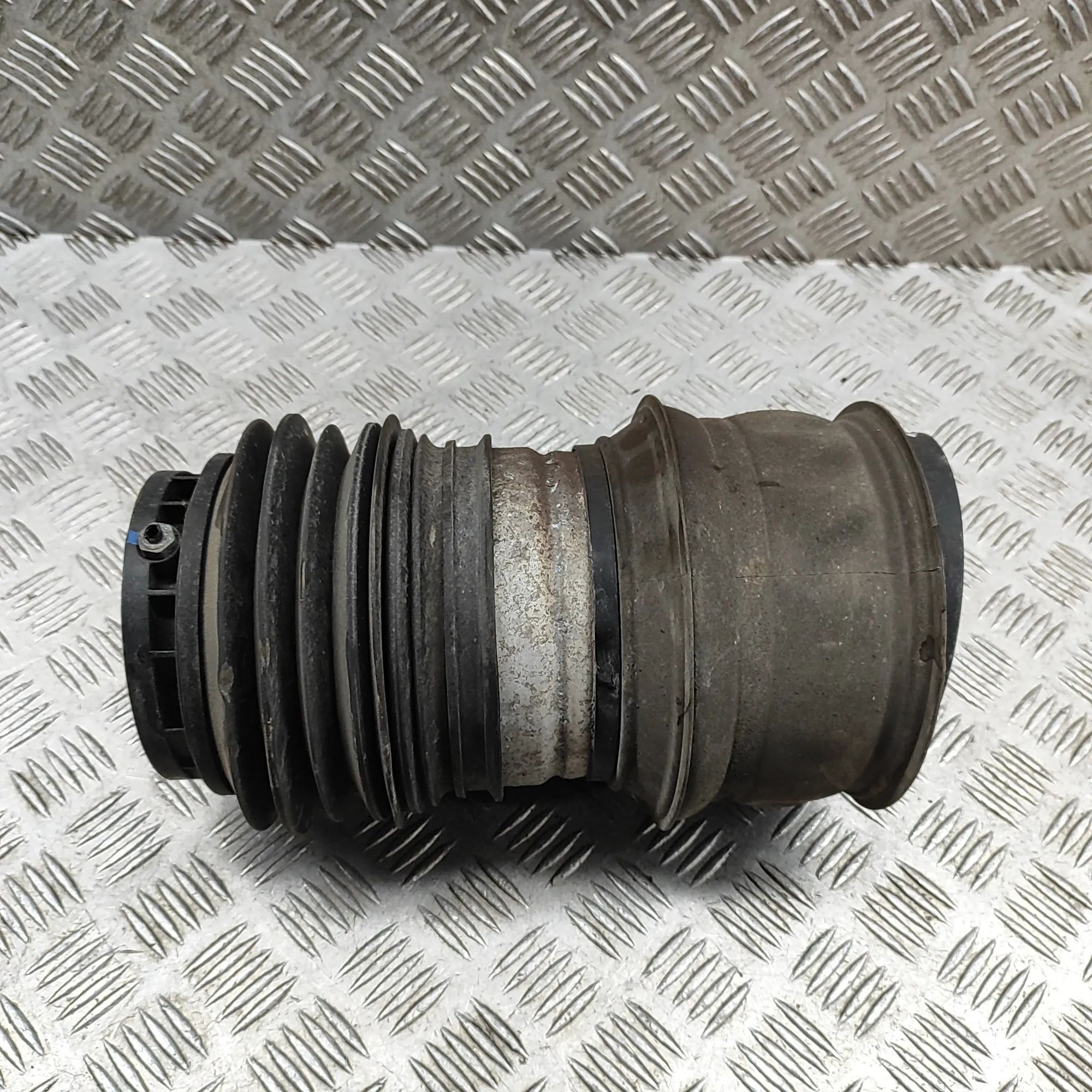 Jaguar I-Pace Rear Right Air Suspension Spring Bag Rear Right Air Suspension Spring Bag — JAGUAR I...