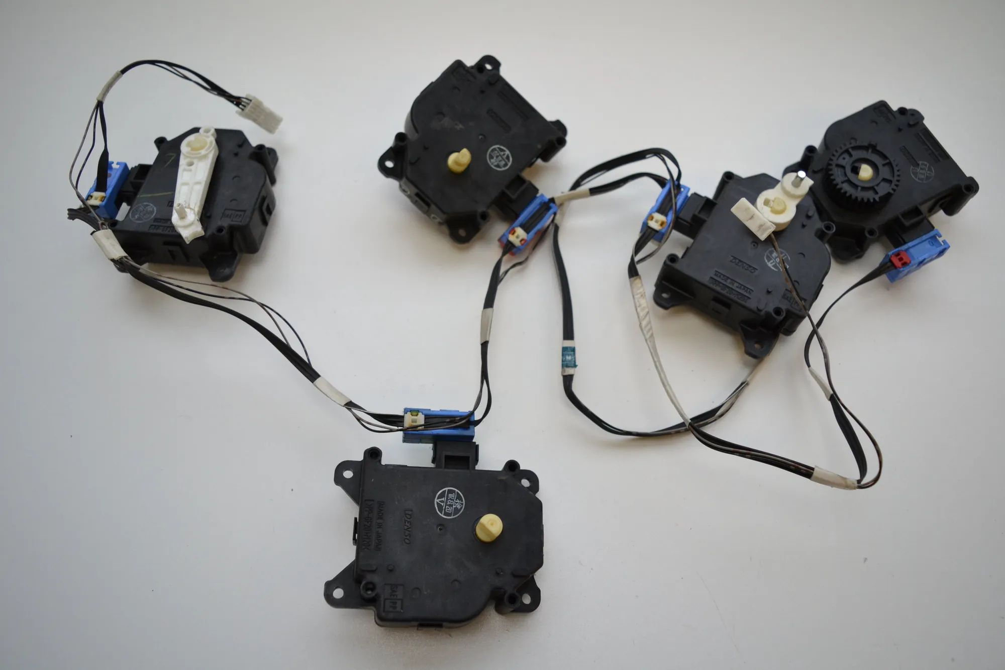 Toyota Prius+ Heater flap actuator Heater flap actuator — TOYOTA PRIUS (_W3_) (200...
