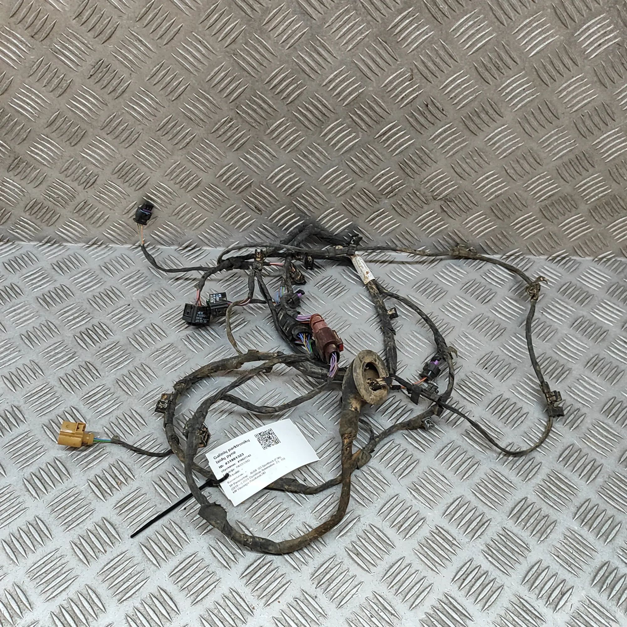 Audi Q3 (F3) Rear Parking Sensor Wiring Loom Rear Parking Sensor Wiring Loom — AUDI Q3 (Spor...