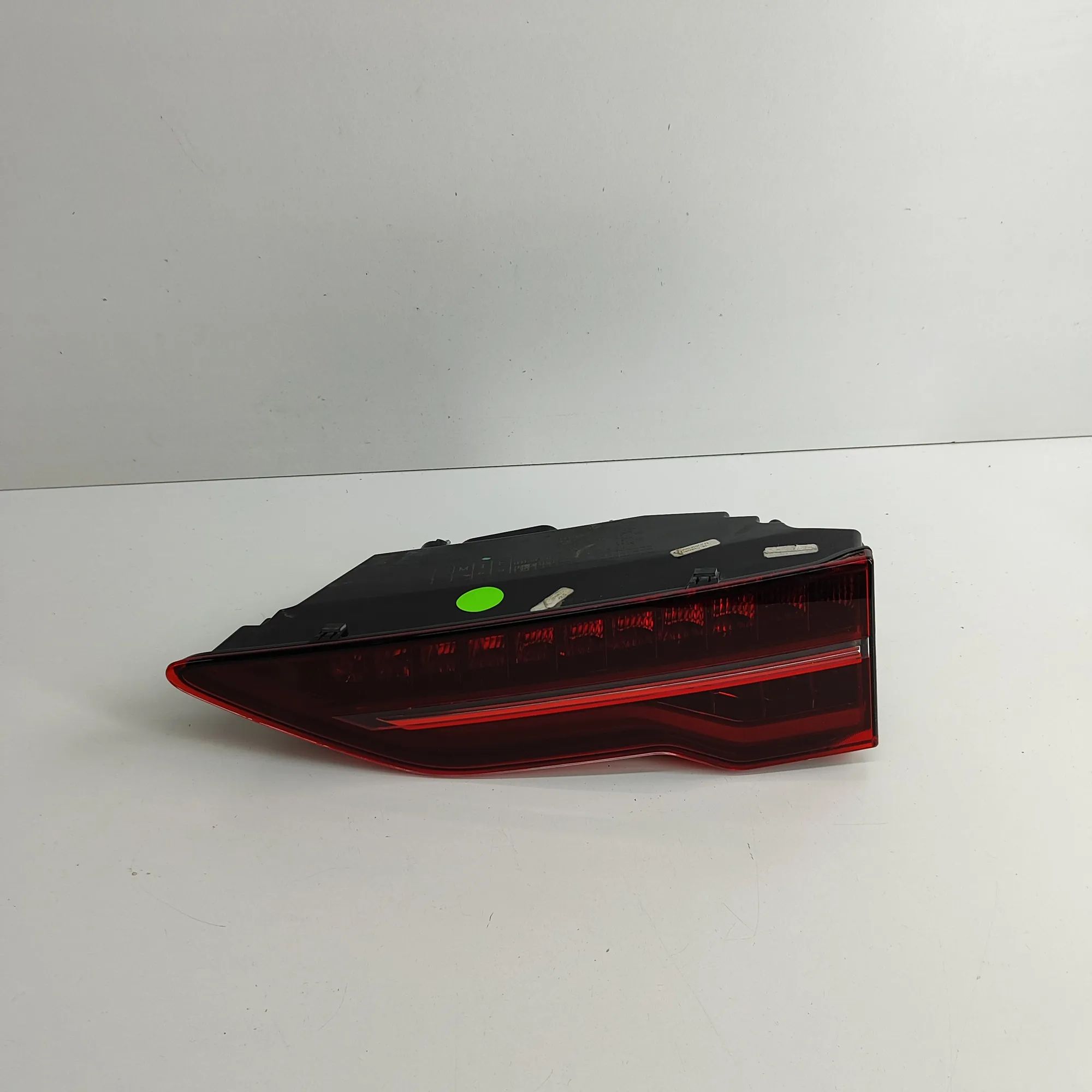 Jaguar I-Pace Right Side Tailgate Tail Light Right Side Tailgate Tail Light — JAGUAR I-PACE ...