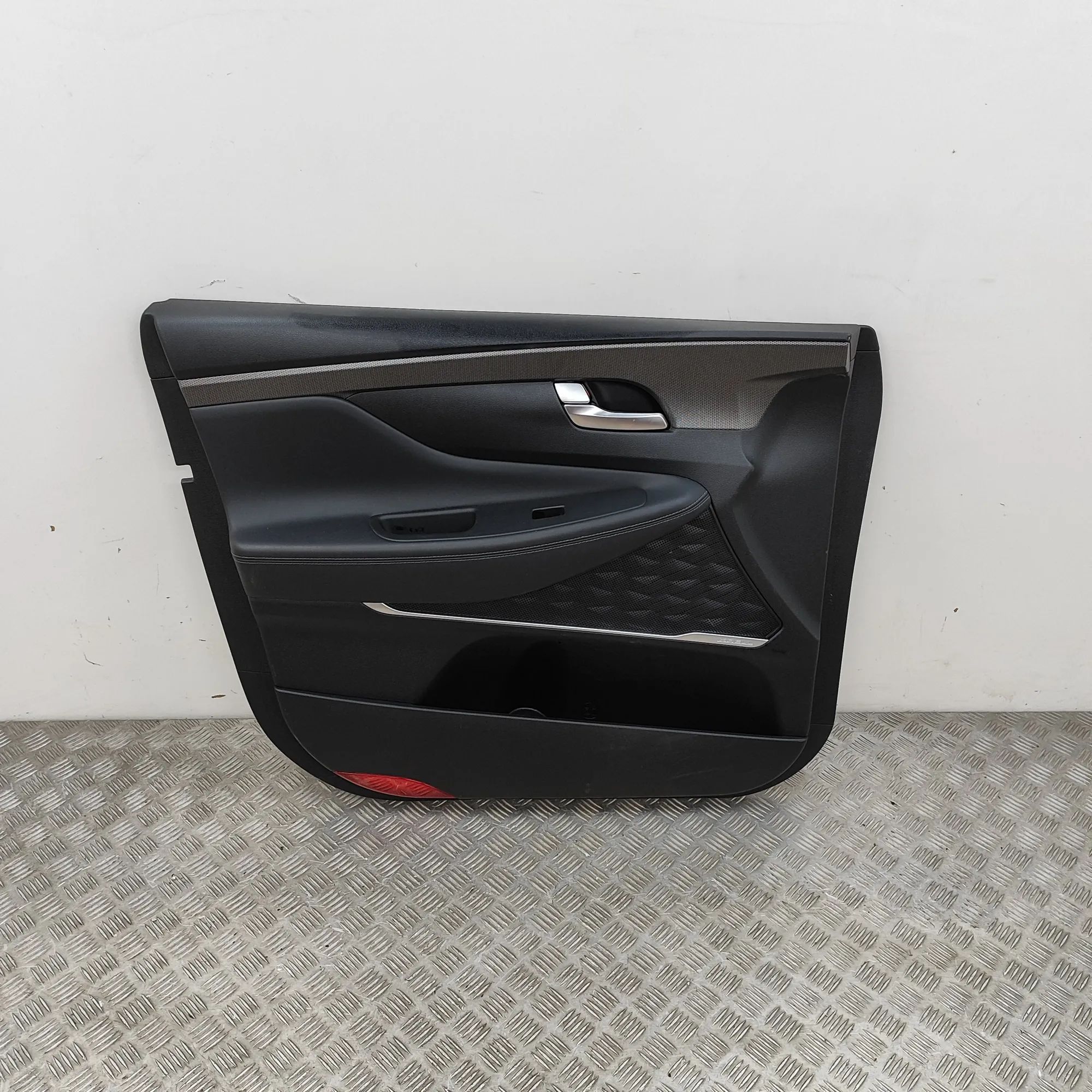 Hyundai Santa Fe Front Left Door Panel Front Left Door Panel — HYUNDAI SANTA (FÉ IV TM...