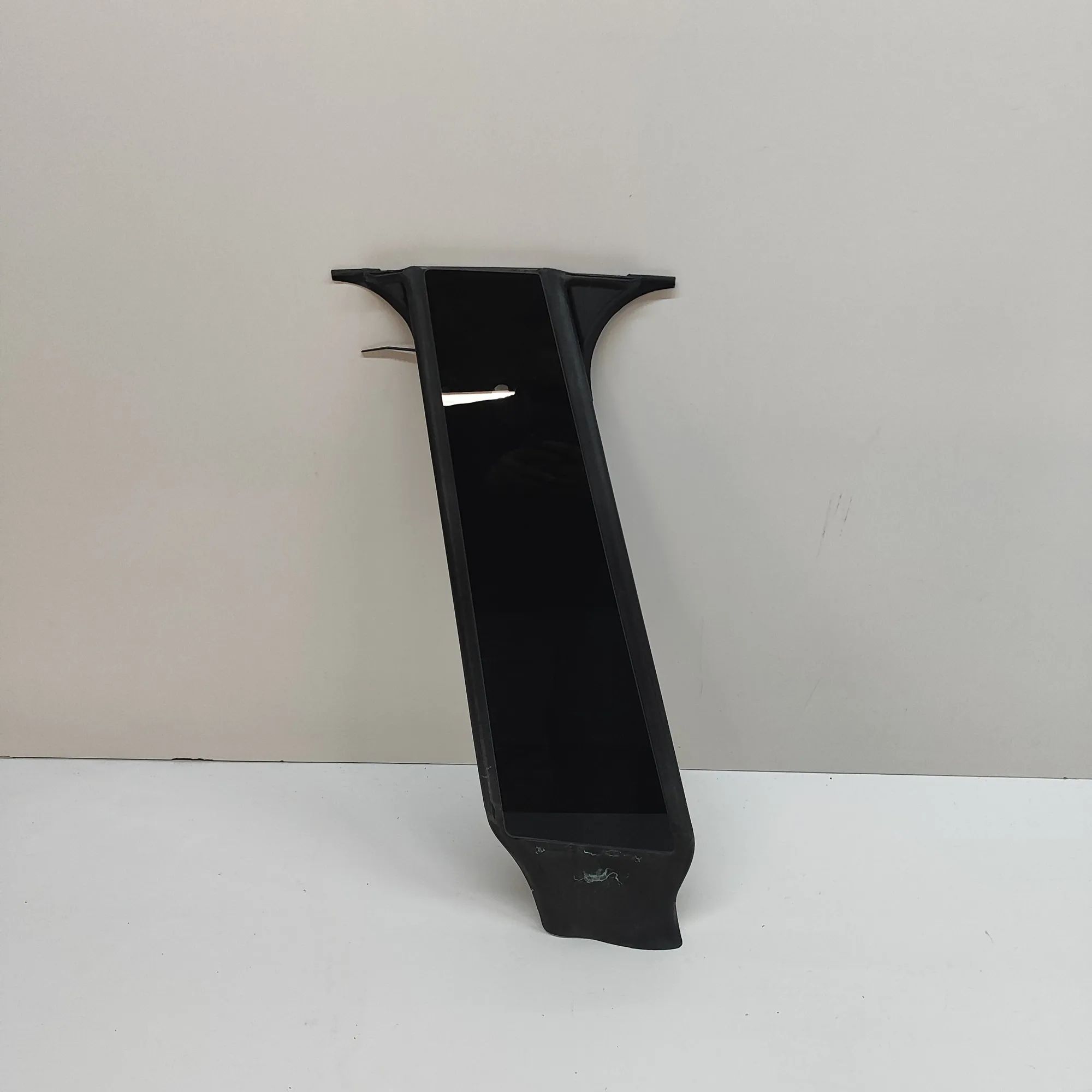 Tesla Model Y Exterior B-pillar trim — right Exterior B-pillar trim — right — TESLA MODEL Y ...