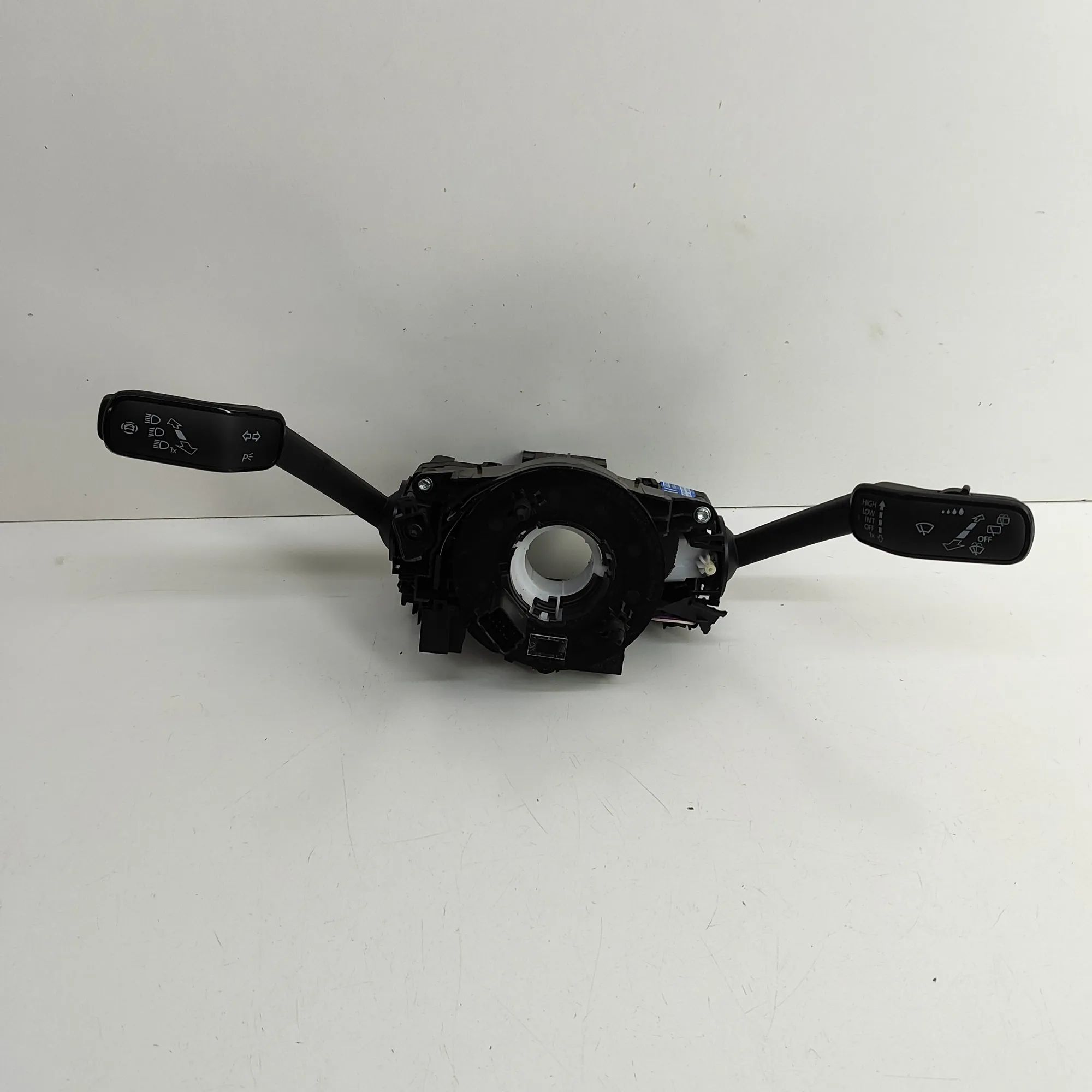 Volkswagen Polo Indicator Wiper Stalk Switch Indicator Wiper Stalk Switch — VW POLO (AW1, BZ...