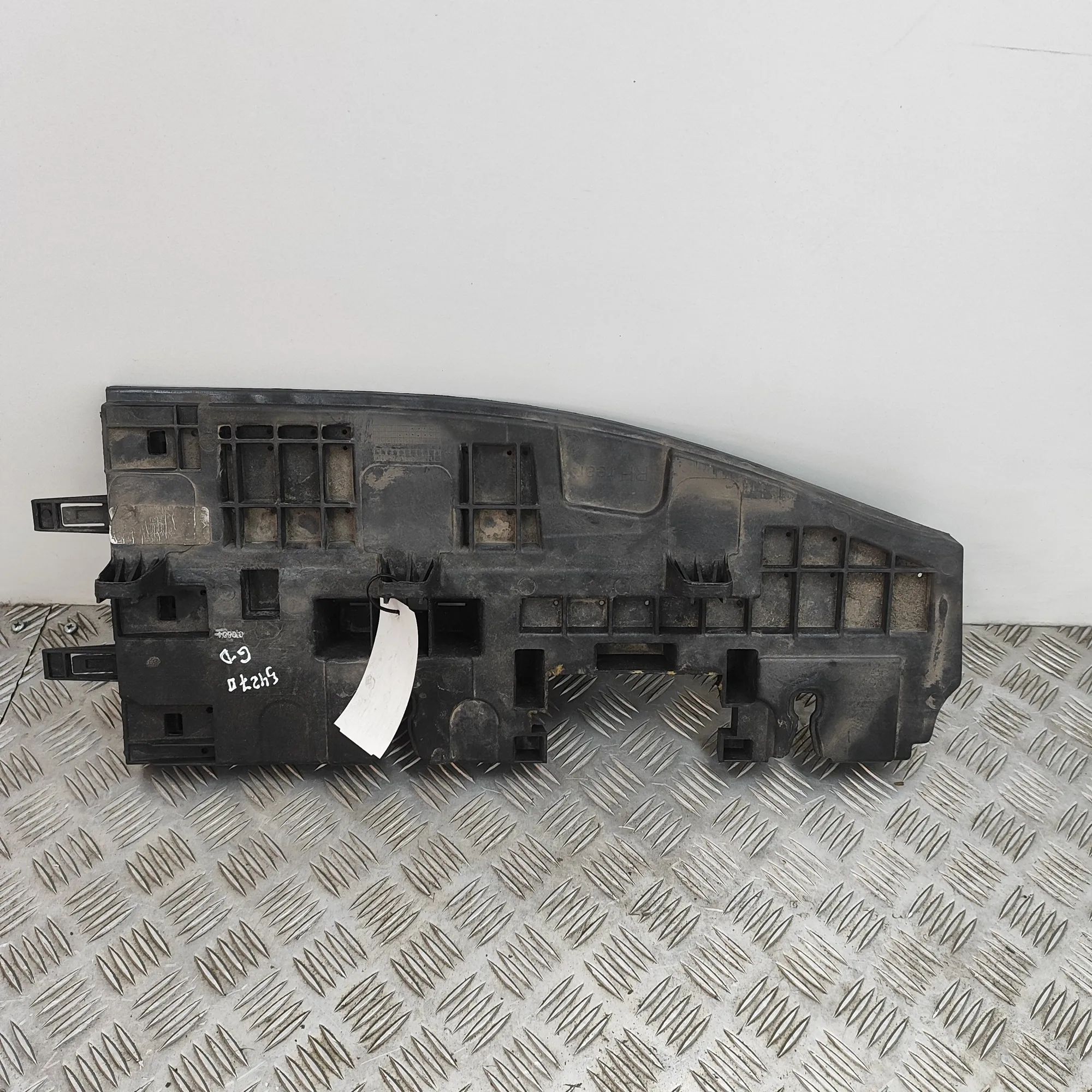Mercedes-Benz GLE (W167) Side skirt holder — rear right Side skirt holder — rear right — MERCEDES BENZ ...