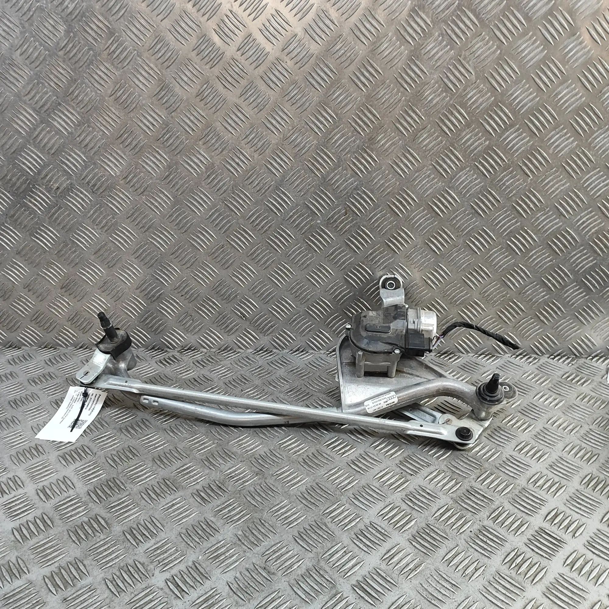 Audi Q8 Front Windshield Wiper Mechanism Front Windshield Wiper Mechanism — AUDI Q8 (E-T...