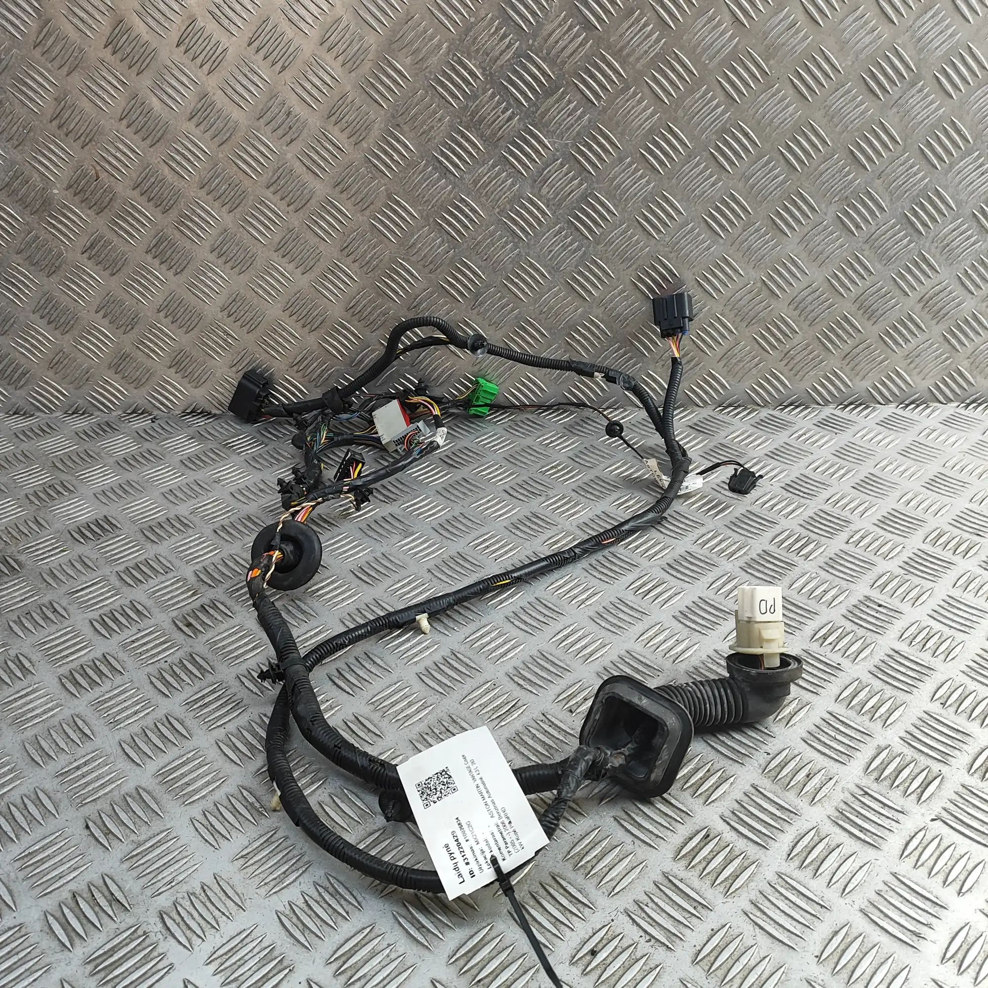 Door wiring — front right Brand/Model: ASTON MARTIN VANTAGE
Year: 2006
En...