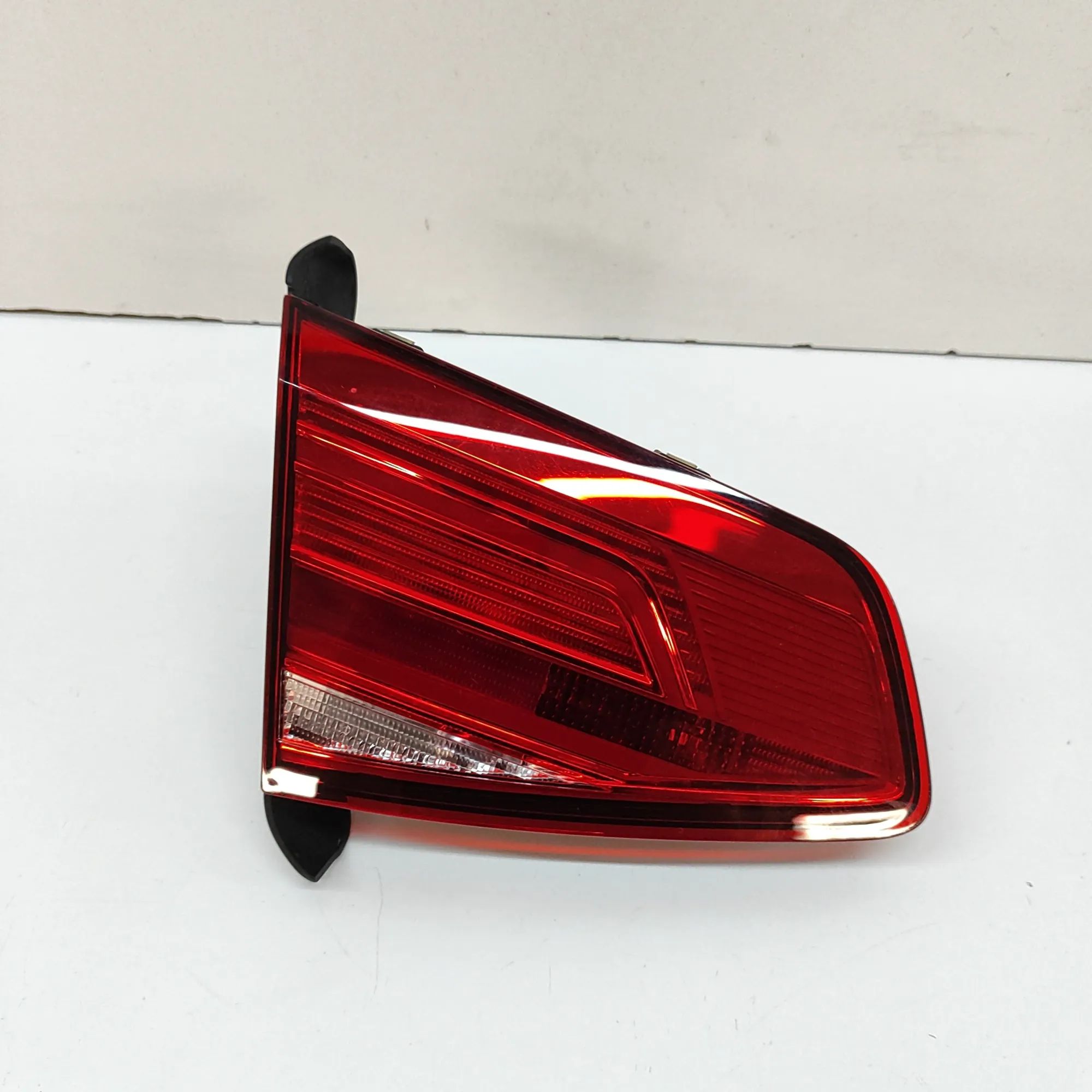 Volkswagen Passat (B7) Left Side Tailgate Tail Light Left Side Tailgate Tail Light — VW PASSAT (B8 3...