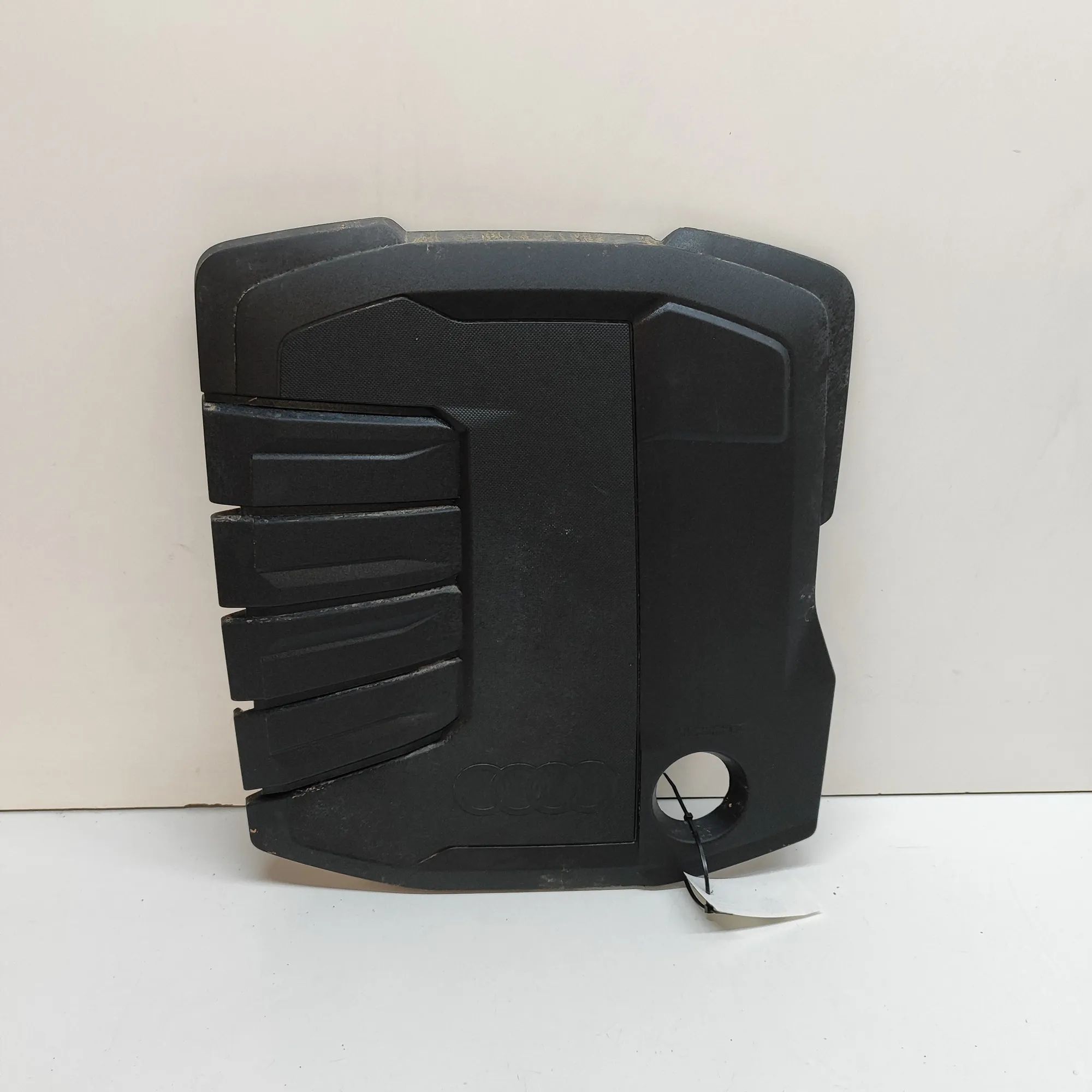 Audi A5 (B10) Engine cover Engine cover — AUDI A5 (Avant) (2024-...) — 05L...
