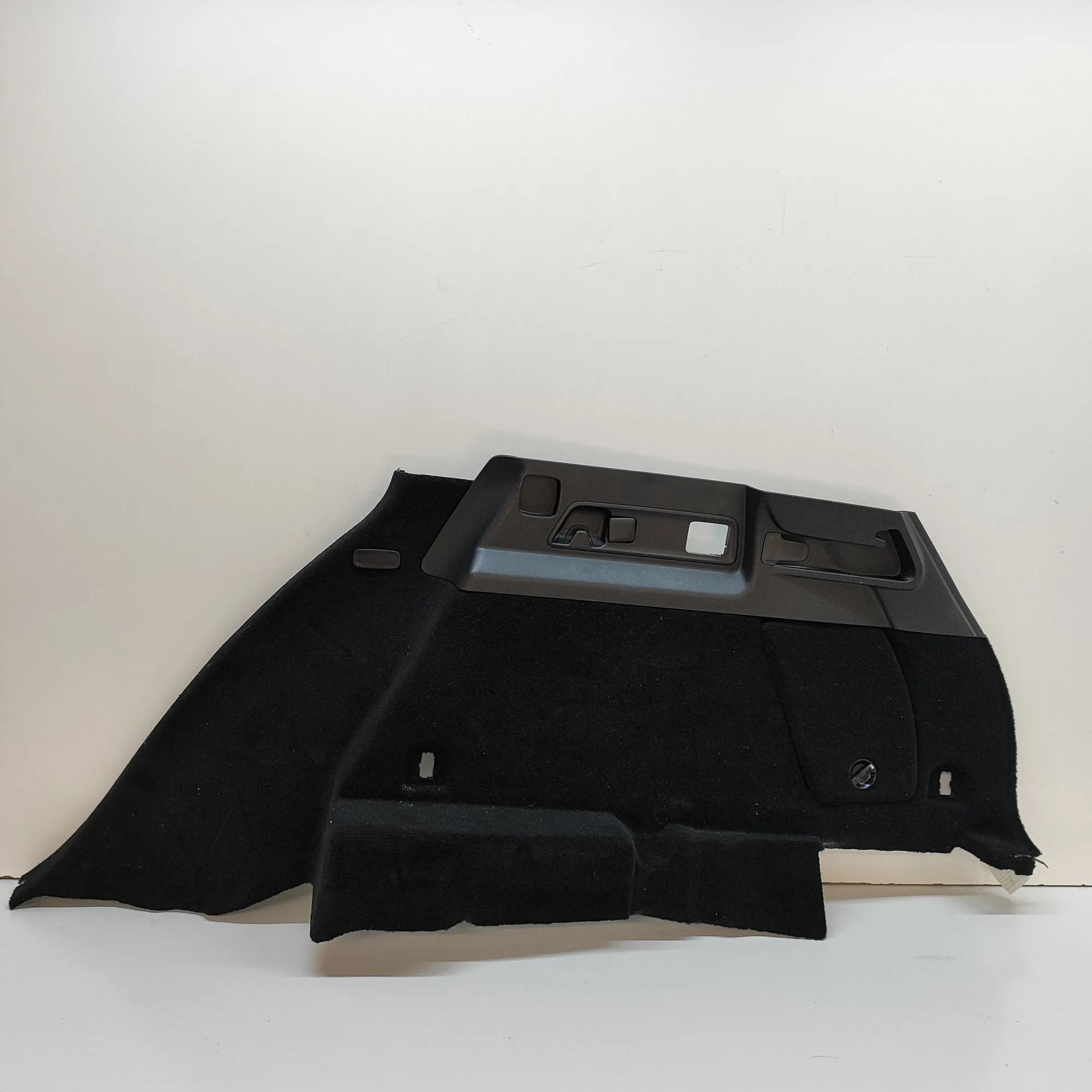 Mercedes-Benz GLE (W167) Right Side Trunk Trim Right Side Trunk Trim — MERCEDES BENZ GLE (W167...