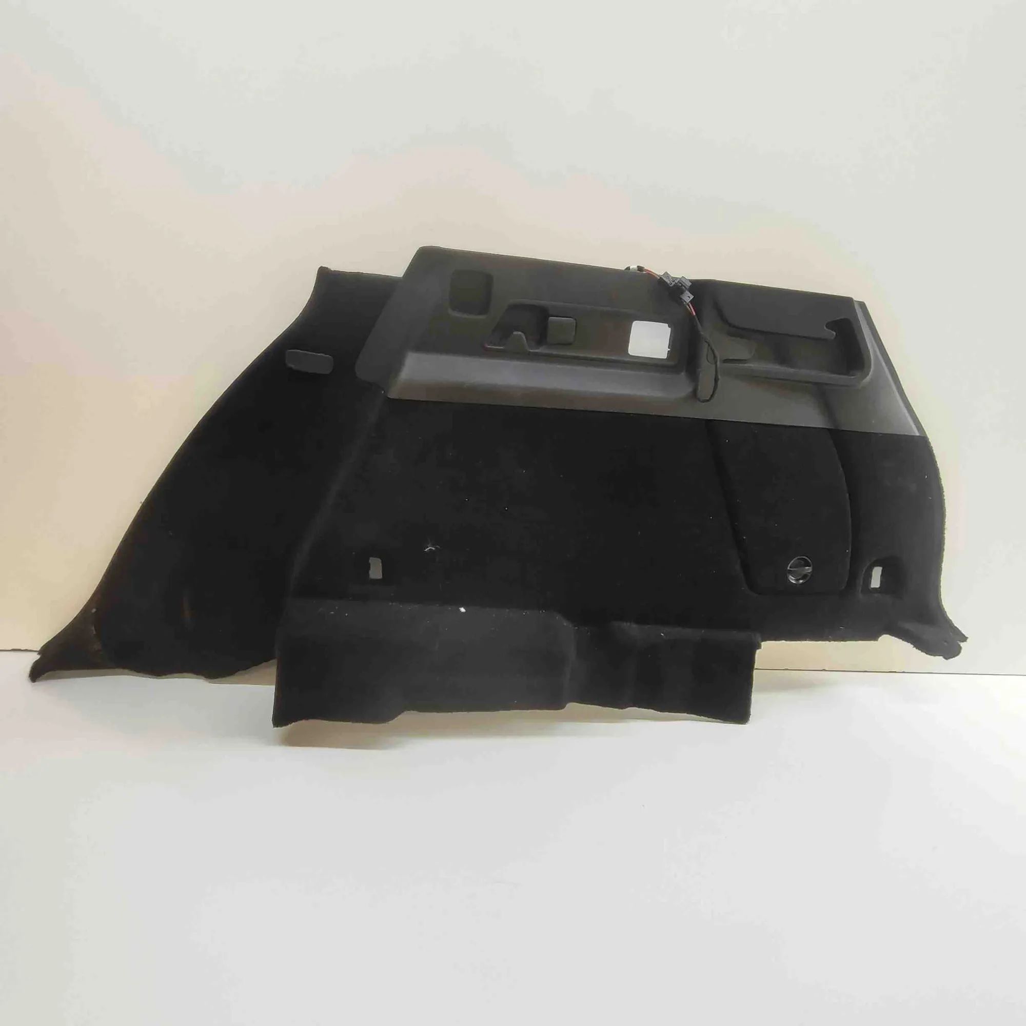 Mercedes-Benz GLE (W167) Right Side Trunk Trim Right Side Trunk Trim — MERCEDES BENZ GLE (W167...