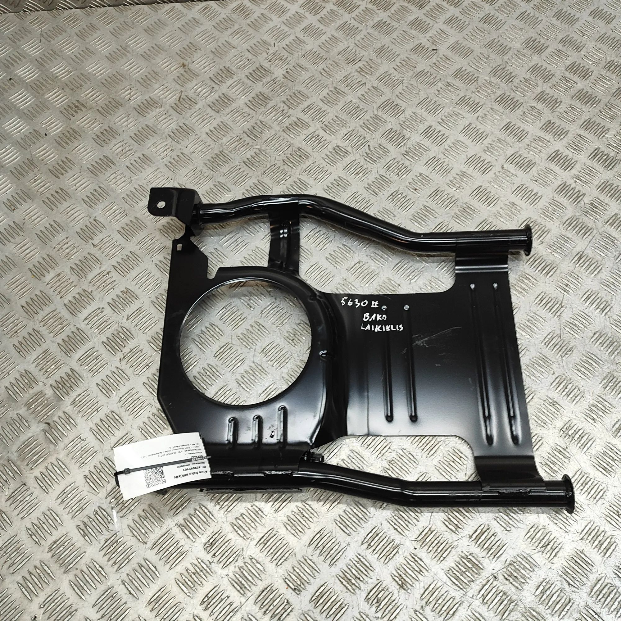 Volkswagen Tayron Fuel tank support Fuel tank support — VW TAYRON (R41) (2024-...)
...