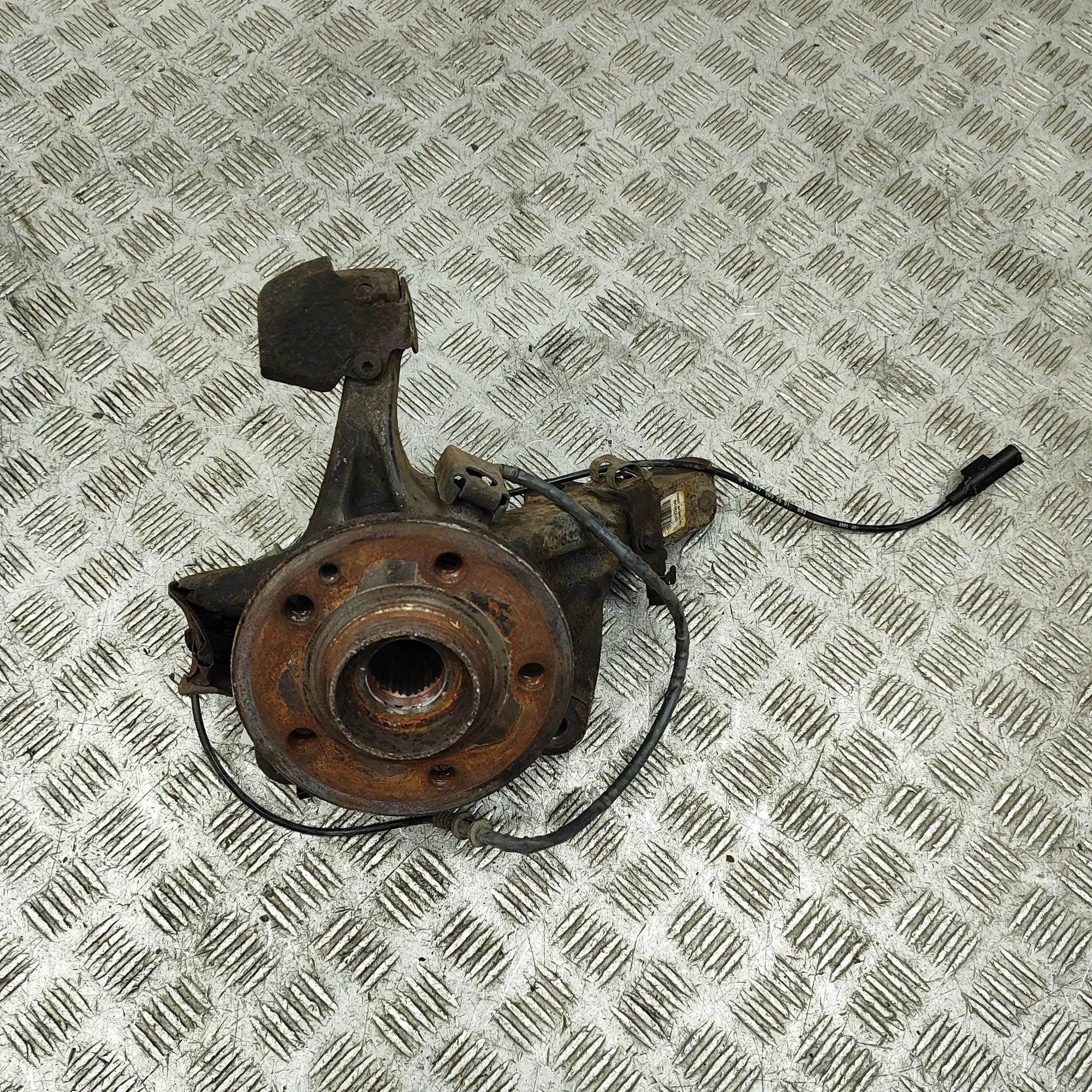 Mercedes-Benz V / Vito / EQV (W447) Front Left Wheel Hub Front Left Wheel Hub — MERCEDES BENZ VITO (Van ...