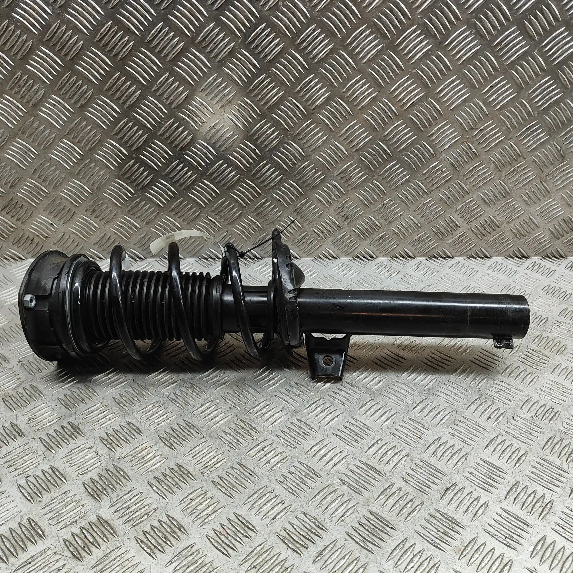 Volkswagen Tiguan Shock absorber — front left Shock absorber — front left — VW TIGUAN (AD1) (...