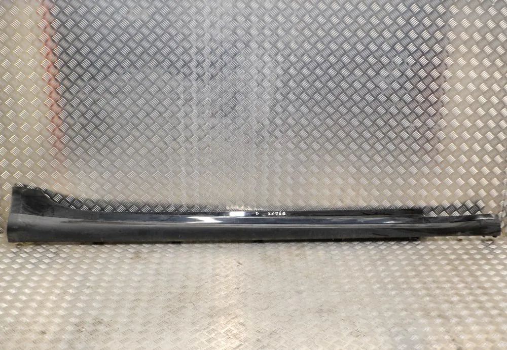 Maserati Quattroporte Right Side Plastic Sideskirt Cover Right Side Plastic Sideskirt Cover — MASERATI Q...
