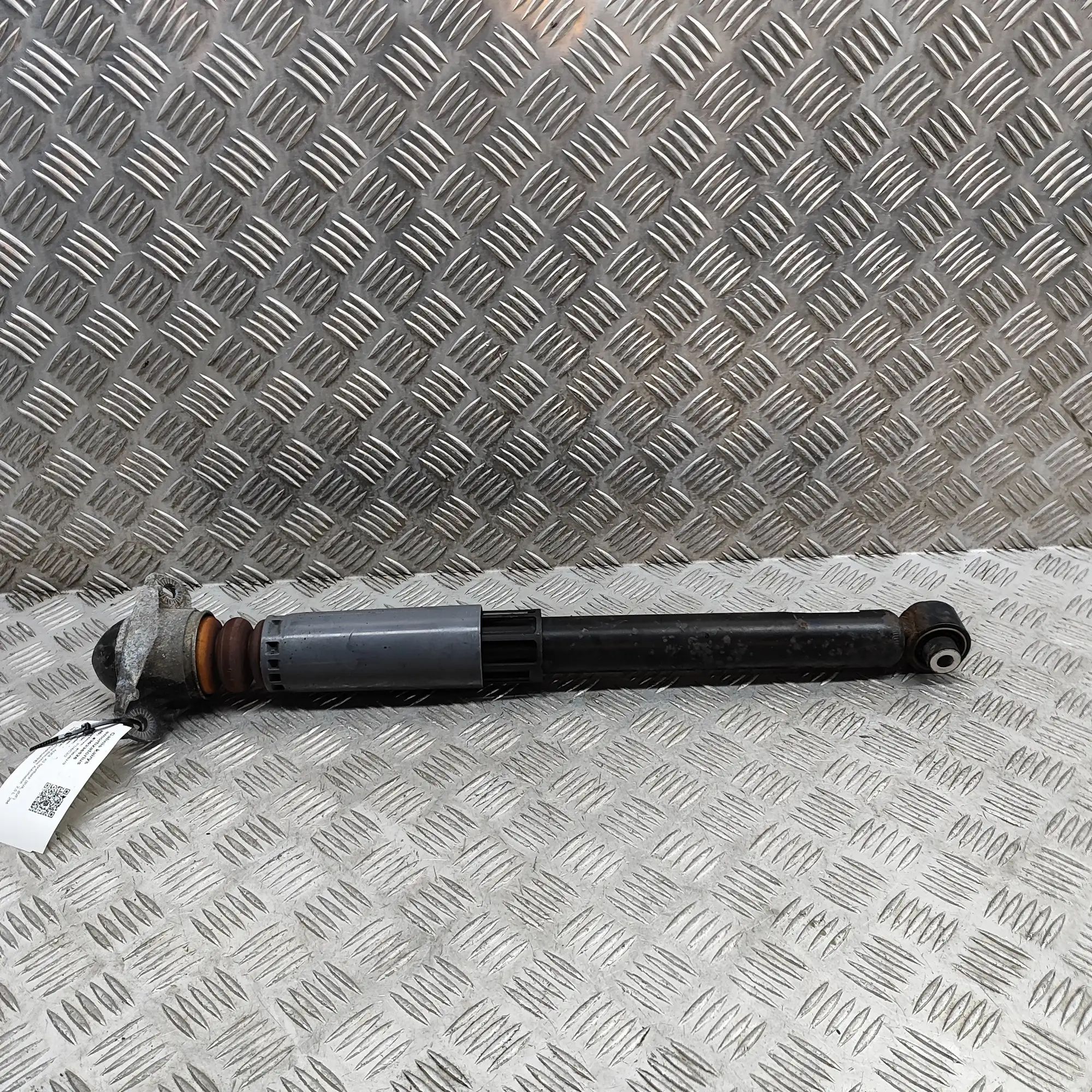 Audi A3 (8V) Shock absorber — rear left