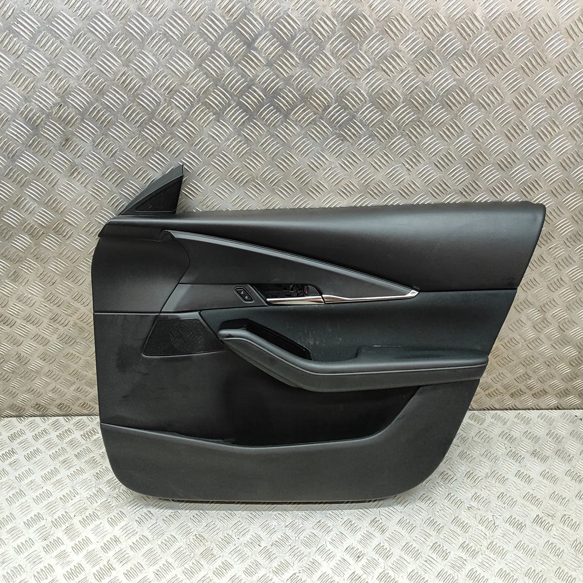 Mazda 3 (BP) Front Right Door Panel Front Right Door Panel — MAZDA CX-3 (0 DM) (201...