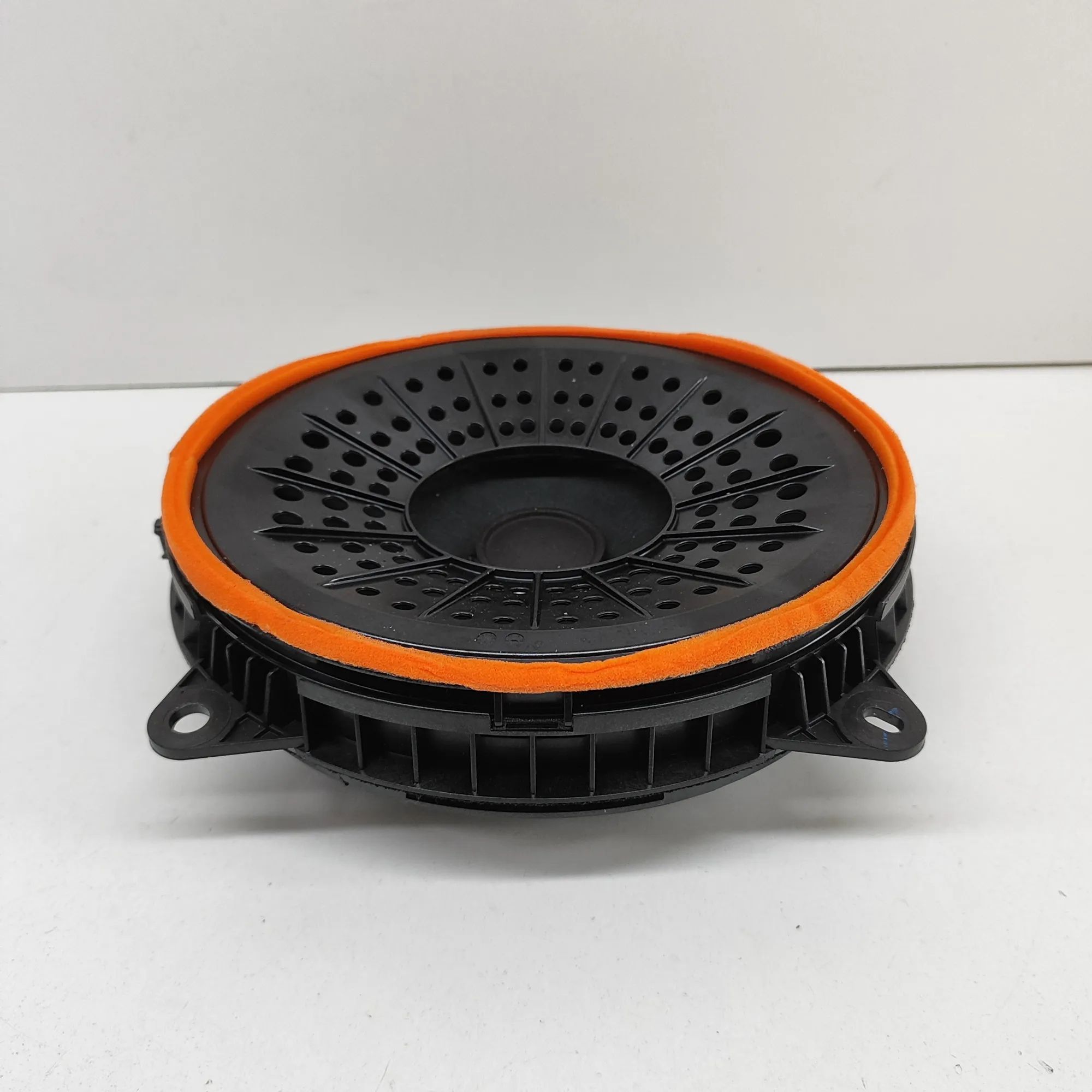 Toyota Sienna Front Right Door Speaker Front Right Door Speaker — TOYOTA SIENNA (_L4_)...