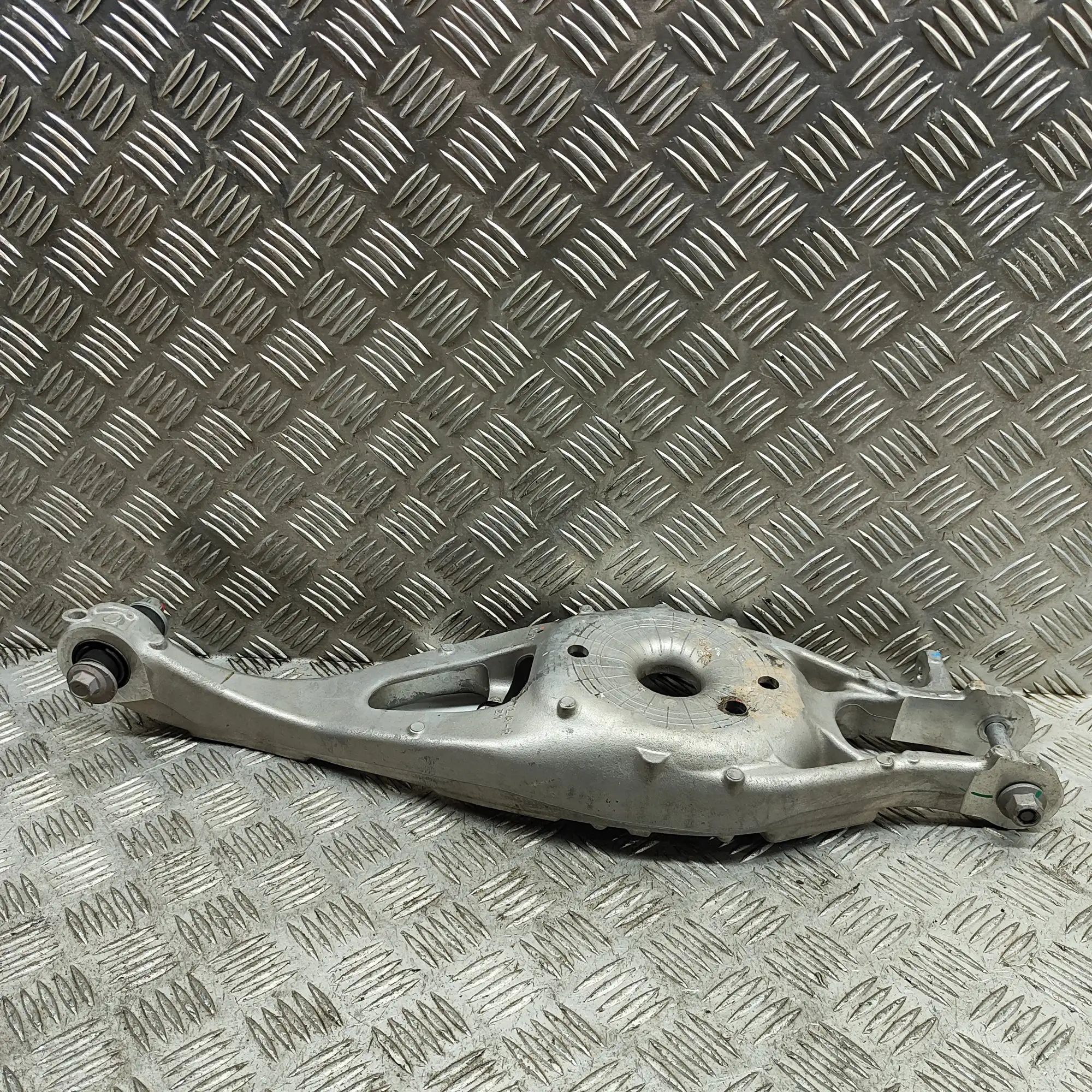 Honda CR-V Rear Right Lower Control Arm Rear Right Lower Control Arm — HONDA CR-V (VI R...