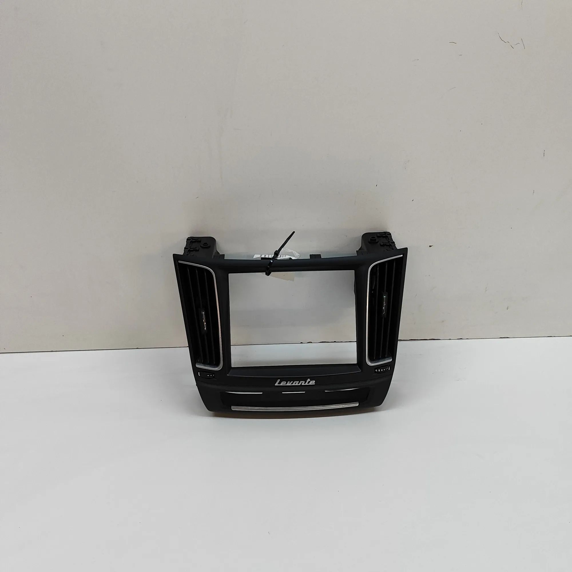 Maserati Levante Navigation screen trim Navigation screen trim — MASERATI LEVANTE (SUV ...