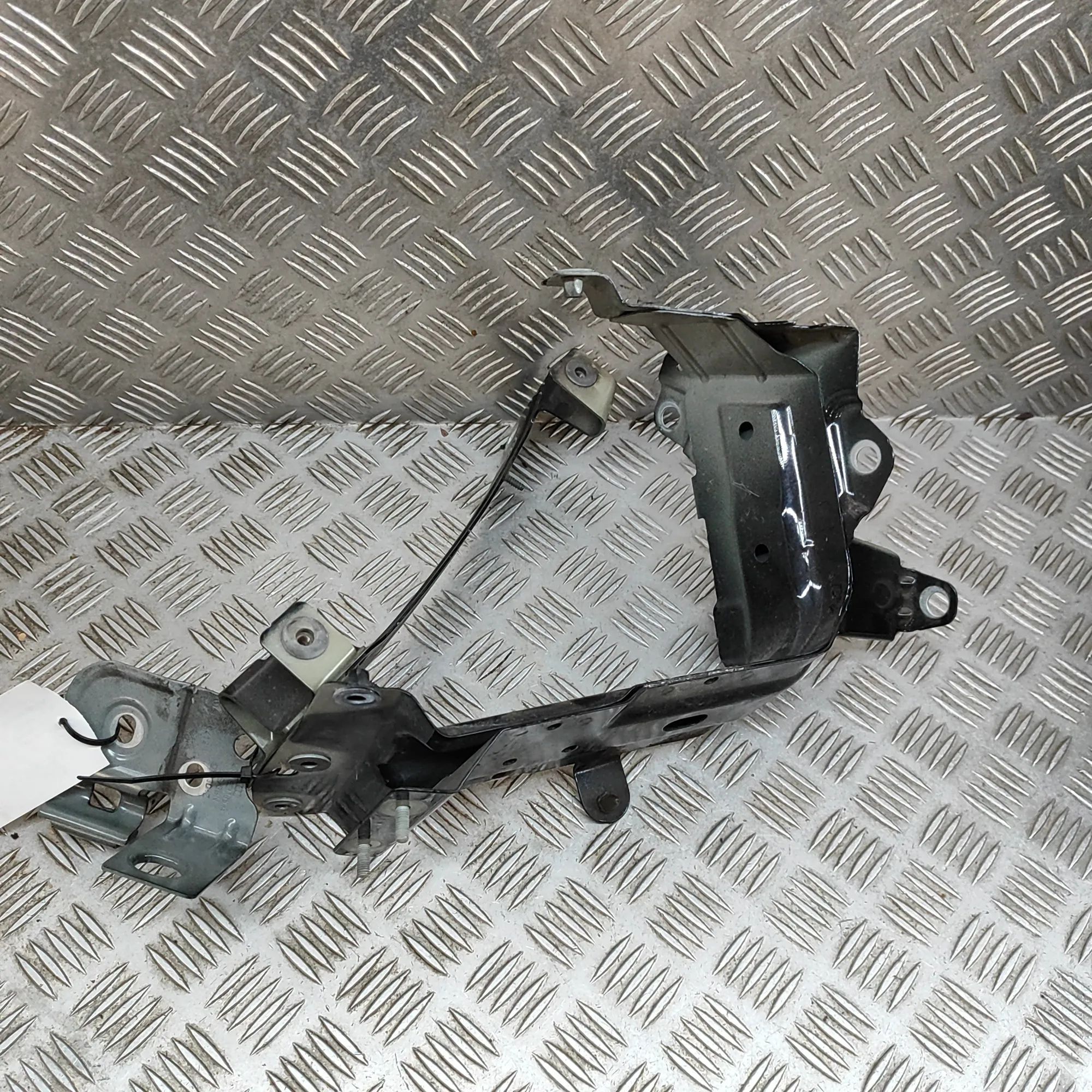 Audi Q7 (4M) Fender bracket — front right Fender bracket — front right — AUDI Q7 (4M) (20...