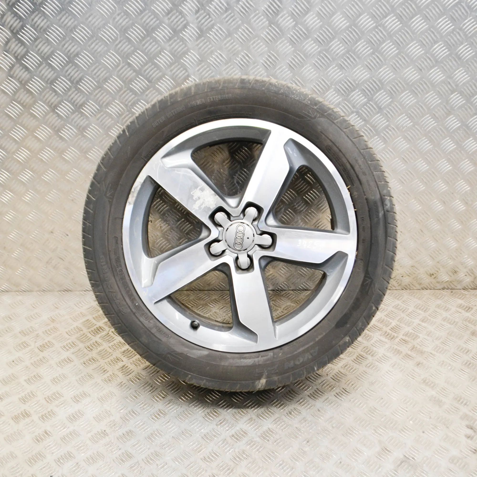 Audi Q3 (8U) Alloy Wheel Alloy wheel — AUDI Q3 (8U) (2011-2018) — 8U0601...