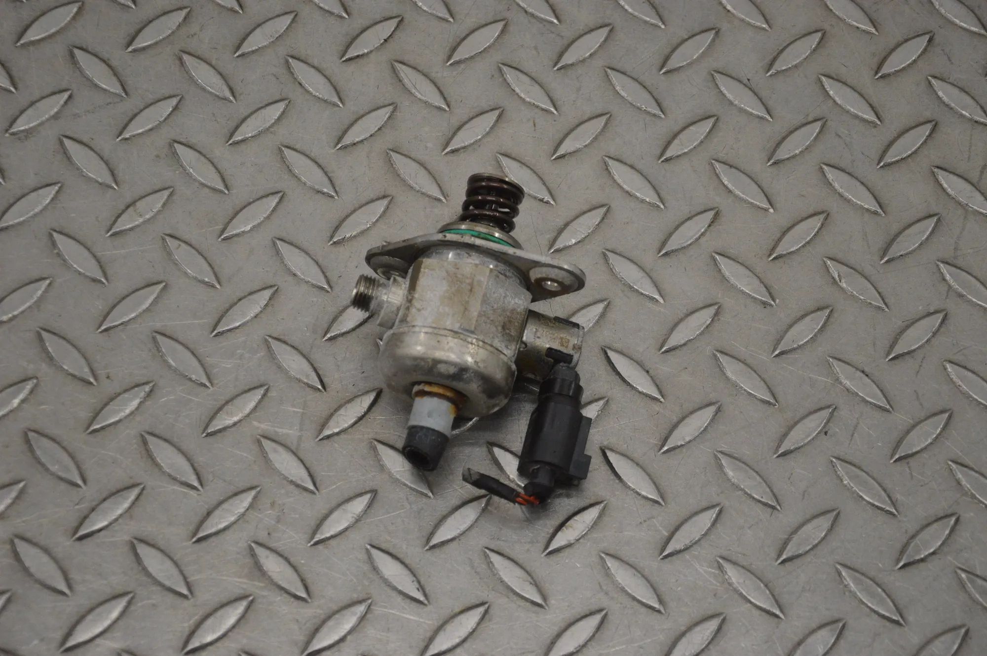 Porsche 911 (991) fuel pump Fuel pump — PORSCHE 911 (991) (2011-2020) — 9A2...