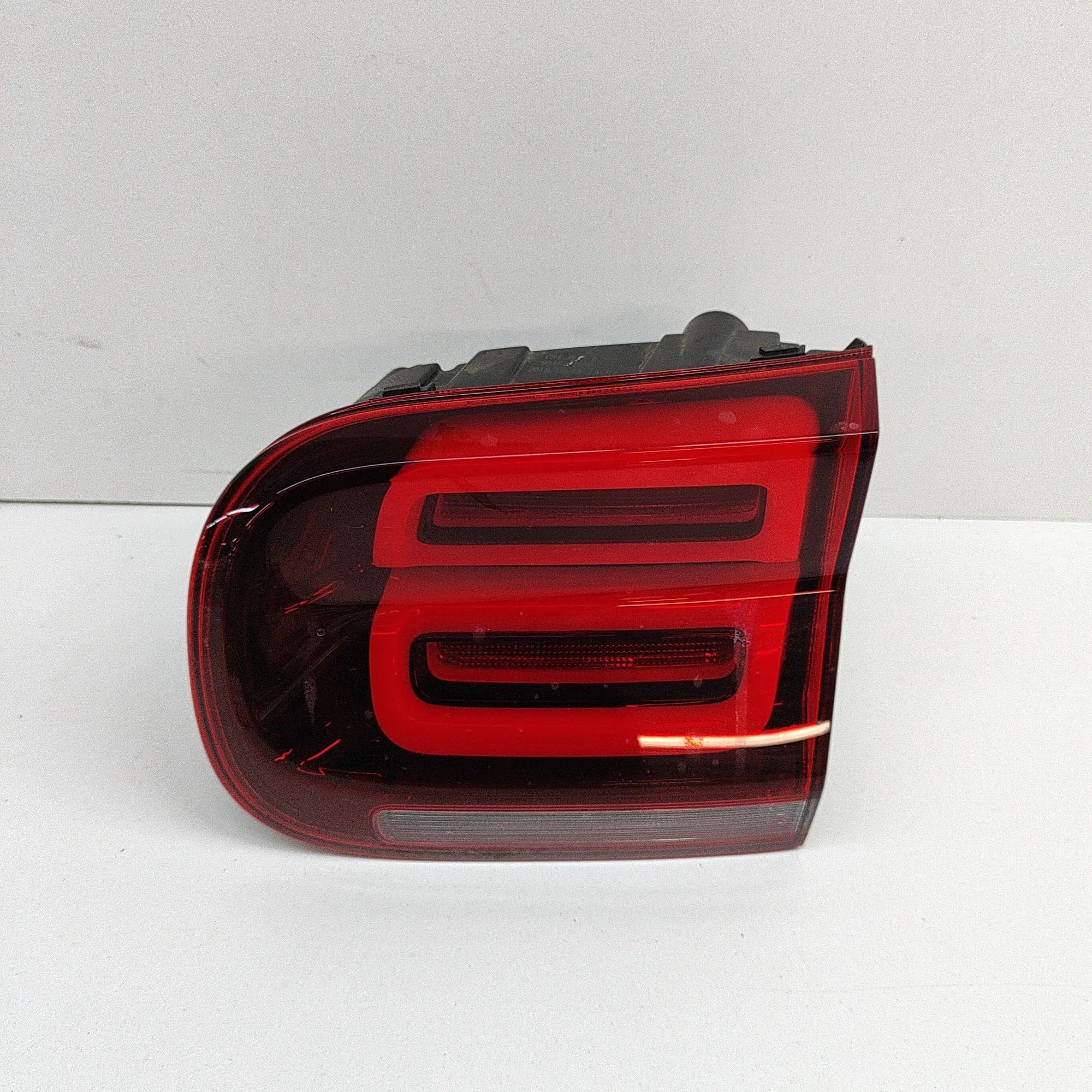 Citroen C5 Aircross Right Side Tailgate Tail Light Right Side Tailgate Tail Light — CITROEN C5 (AI...
