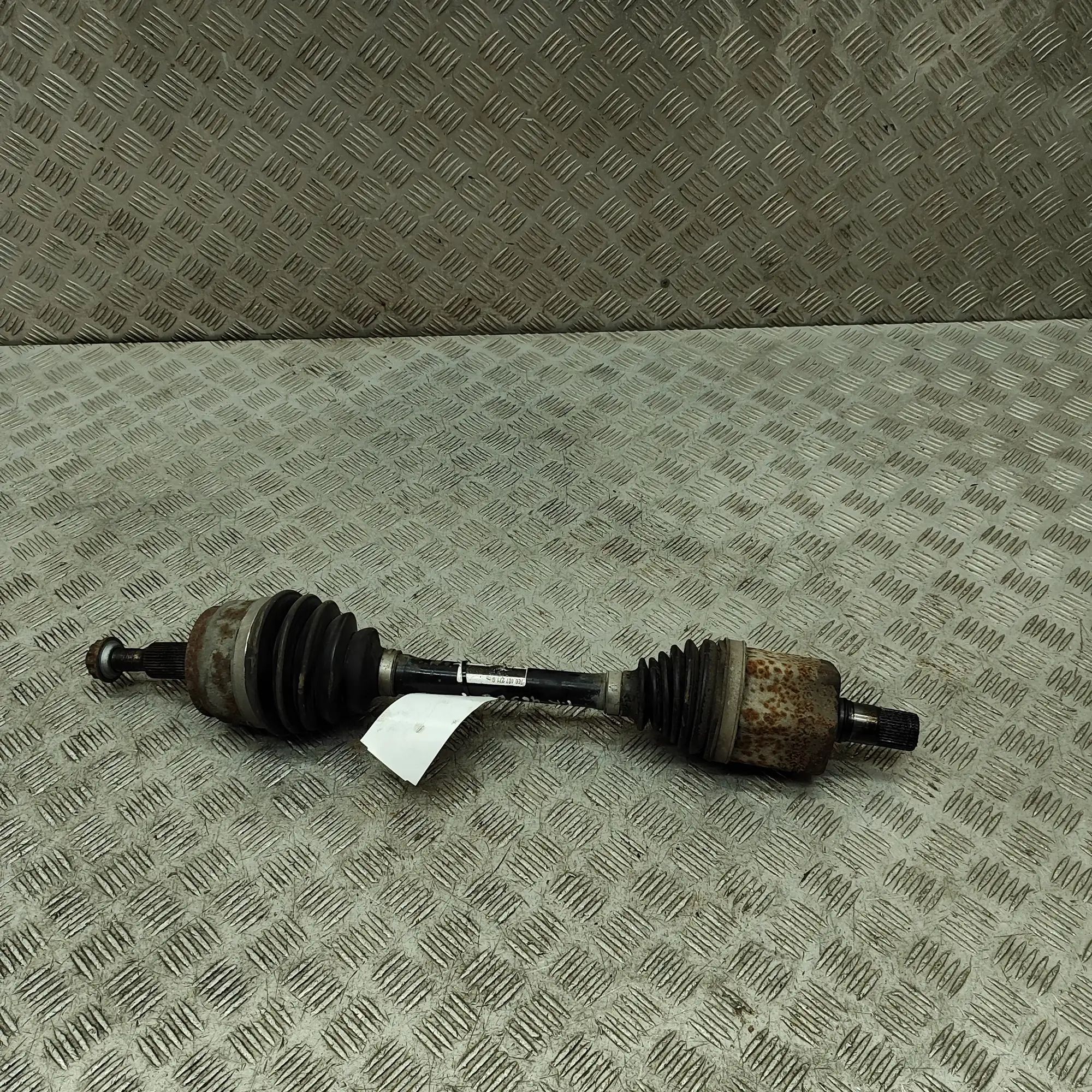 Volkswagen Transporter (T5, Caravelle, Multivan) Front Left Driveshaft Front Left Driveshaft — VW TRANSPORTER (V T5 Mi...