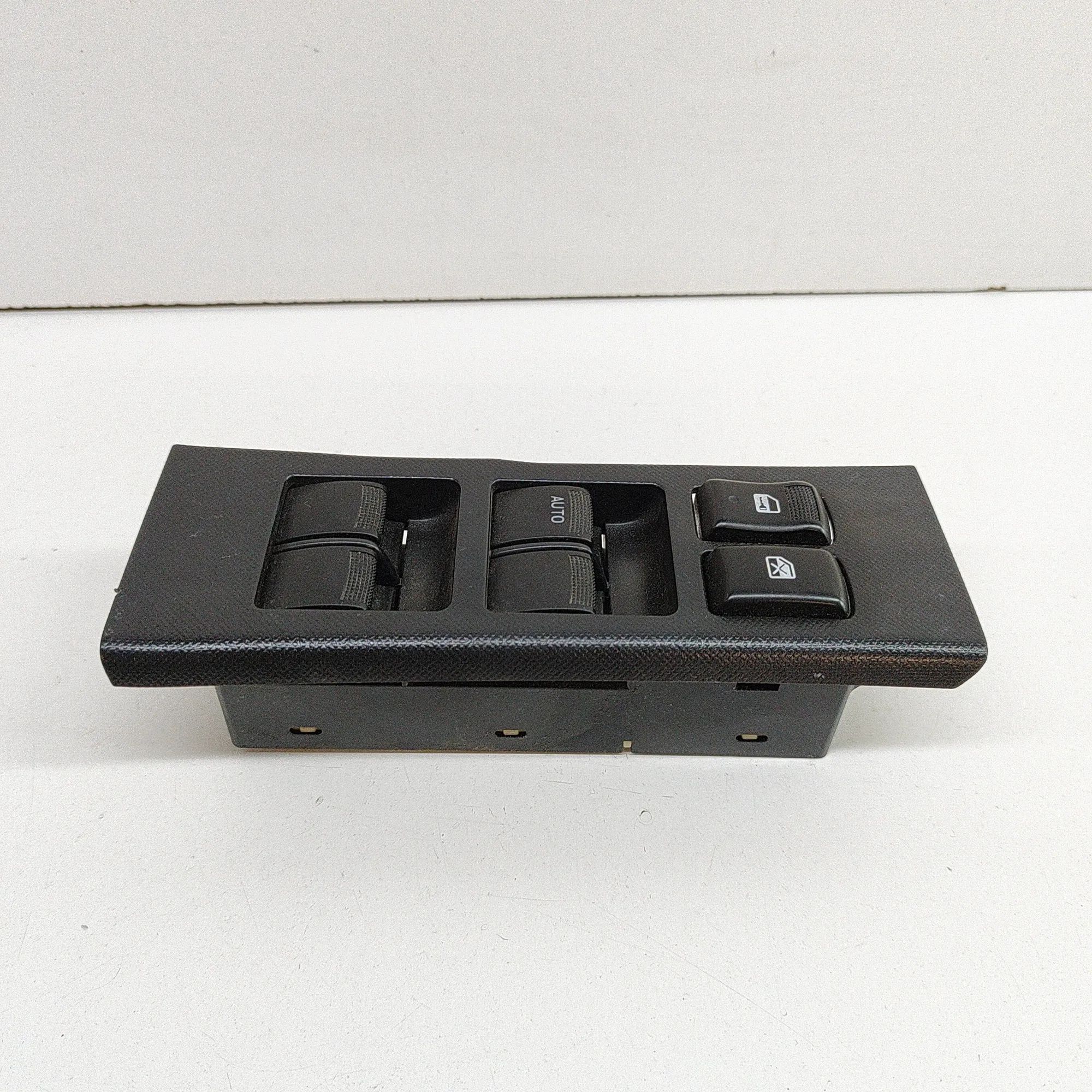 Isuzu D-Max Door window switch — front left Door window switch — front left — ISUZU D-MAX (...