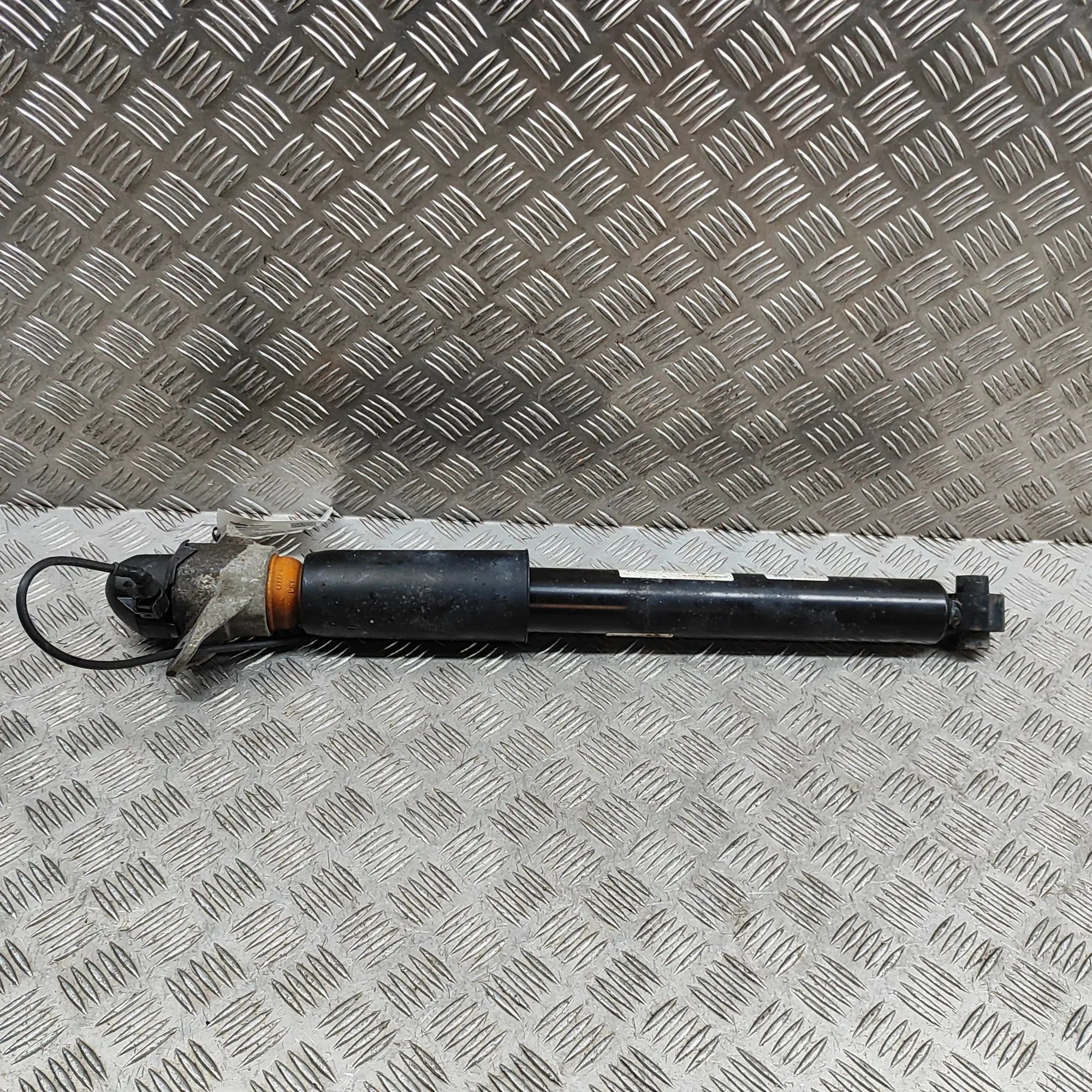 Audi e-tron Shock absorber — rear right Shock absorber — rear right — AUDI E-TRON (GEN)...