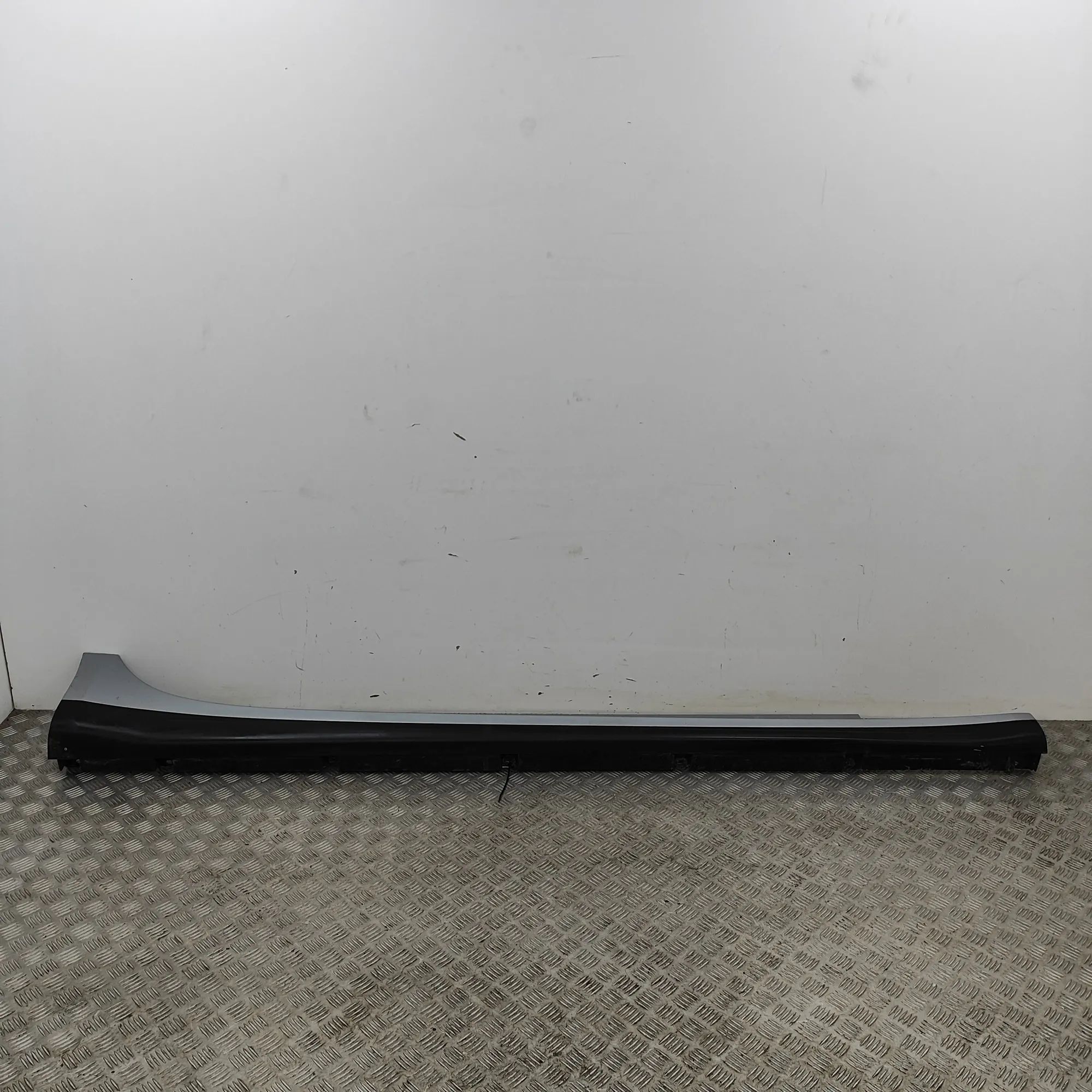 Maserati Ghibli Right Side Plastic Sideskirt Cover