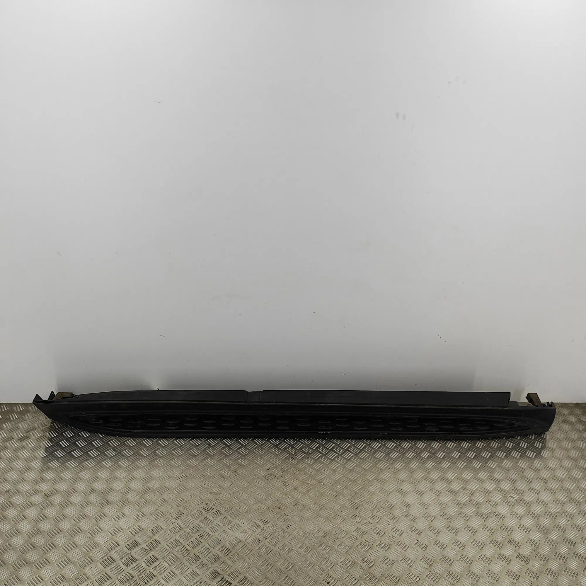 Mercedes-Benz ML / GLE (W166) Right Side Plastic Sideskirt Cover Right Side Plastic Sideskirt Cover — MERCEDES B...