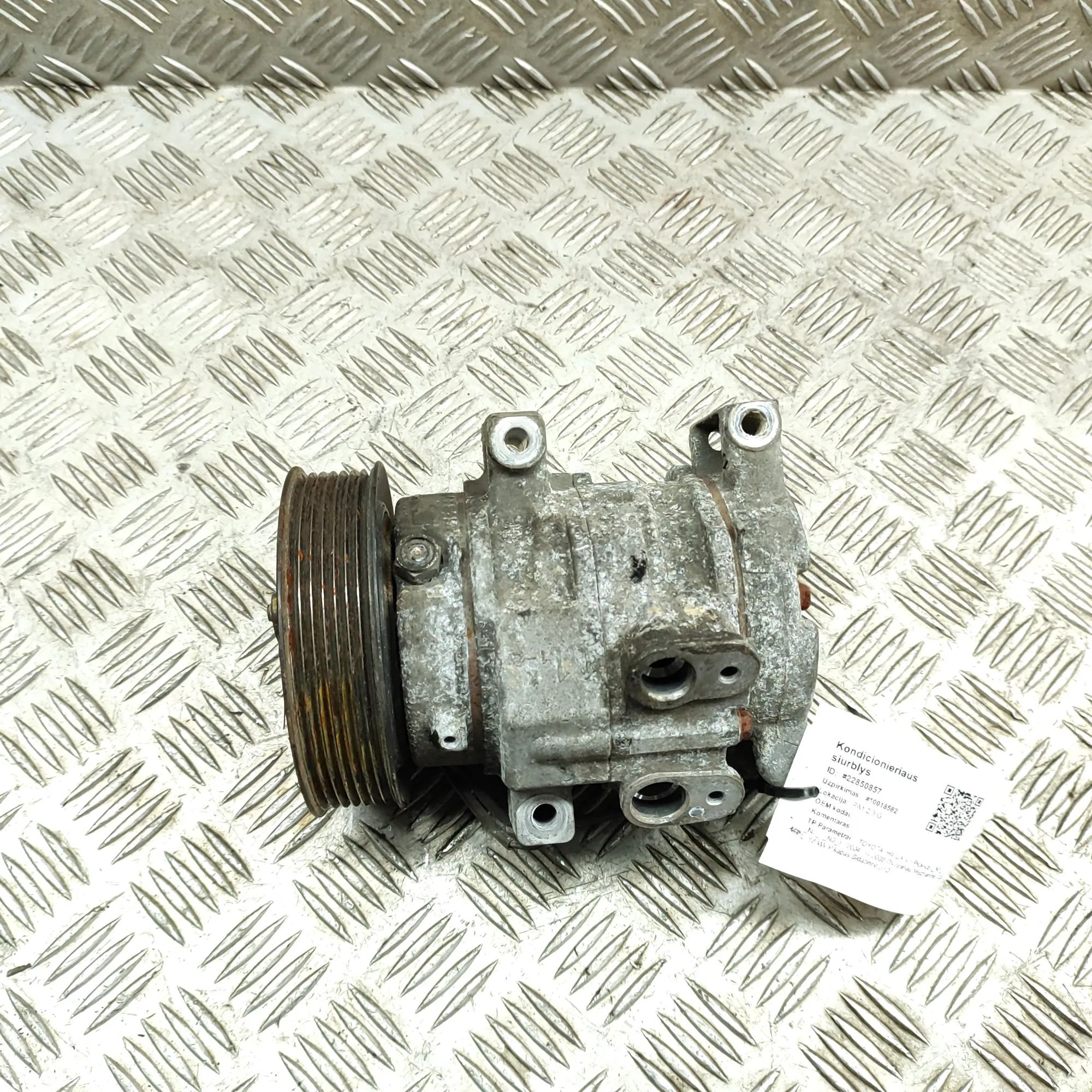 Toyota Hilux Air-conditioning compressor Air-conditioning compressor — TOYOTA HILUX (VII...
