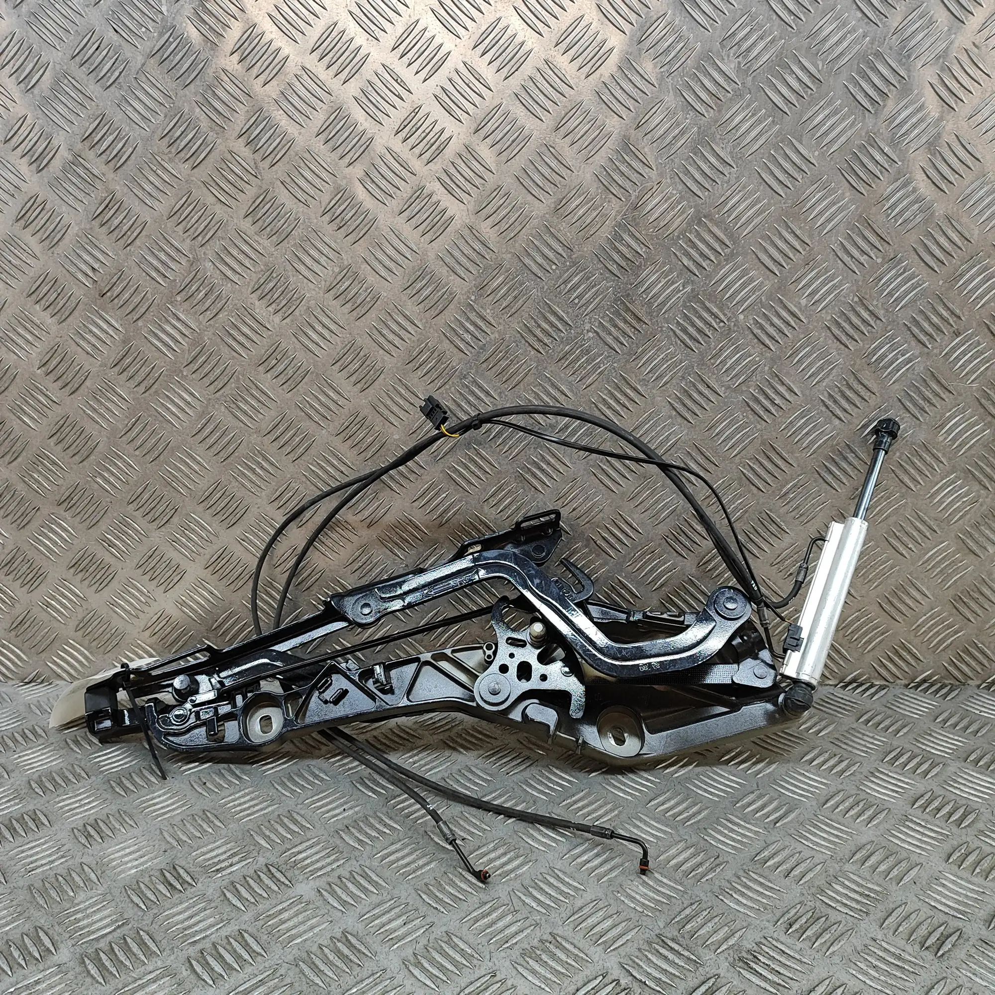 Porsche 911 (991) Right Side Bootlid Hinge Right Side Bootlid Hinge — PORSCHE 911 (Cabrio ...
