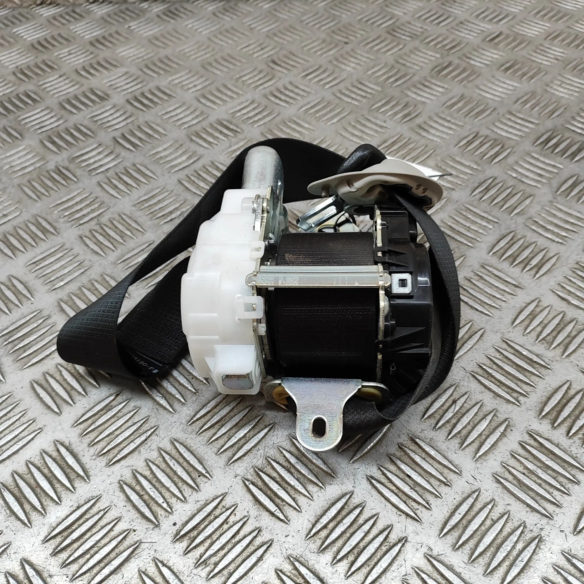 Lexus GS Front Left Seatbelt Front Left Seatbelt — LEXUS GS (_L1_) (2011-......