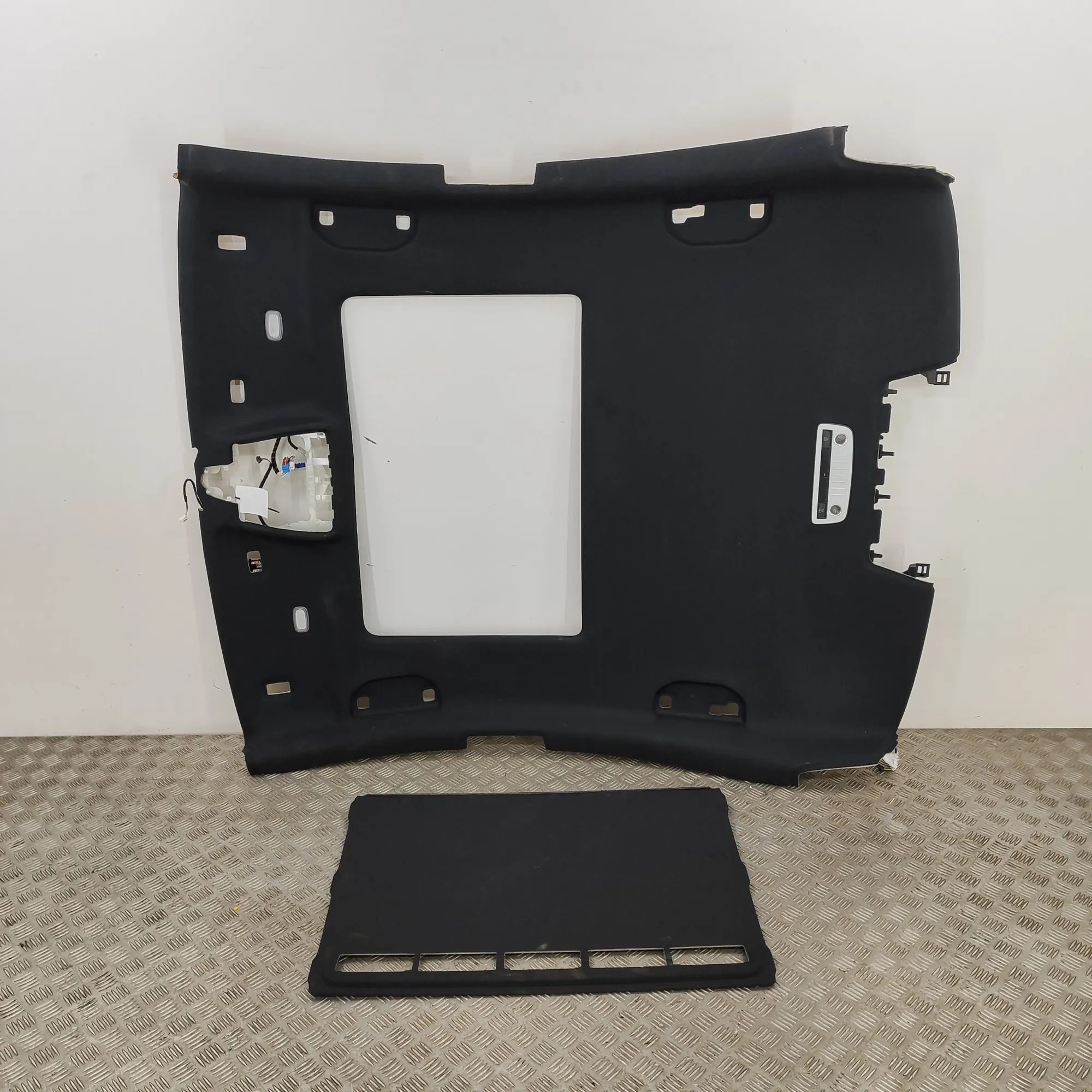 Mercedes-Benz CLS (C218) Roof Headliner Roof Headliner — MERCEDES BENZ CLS (C218) (2010...