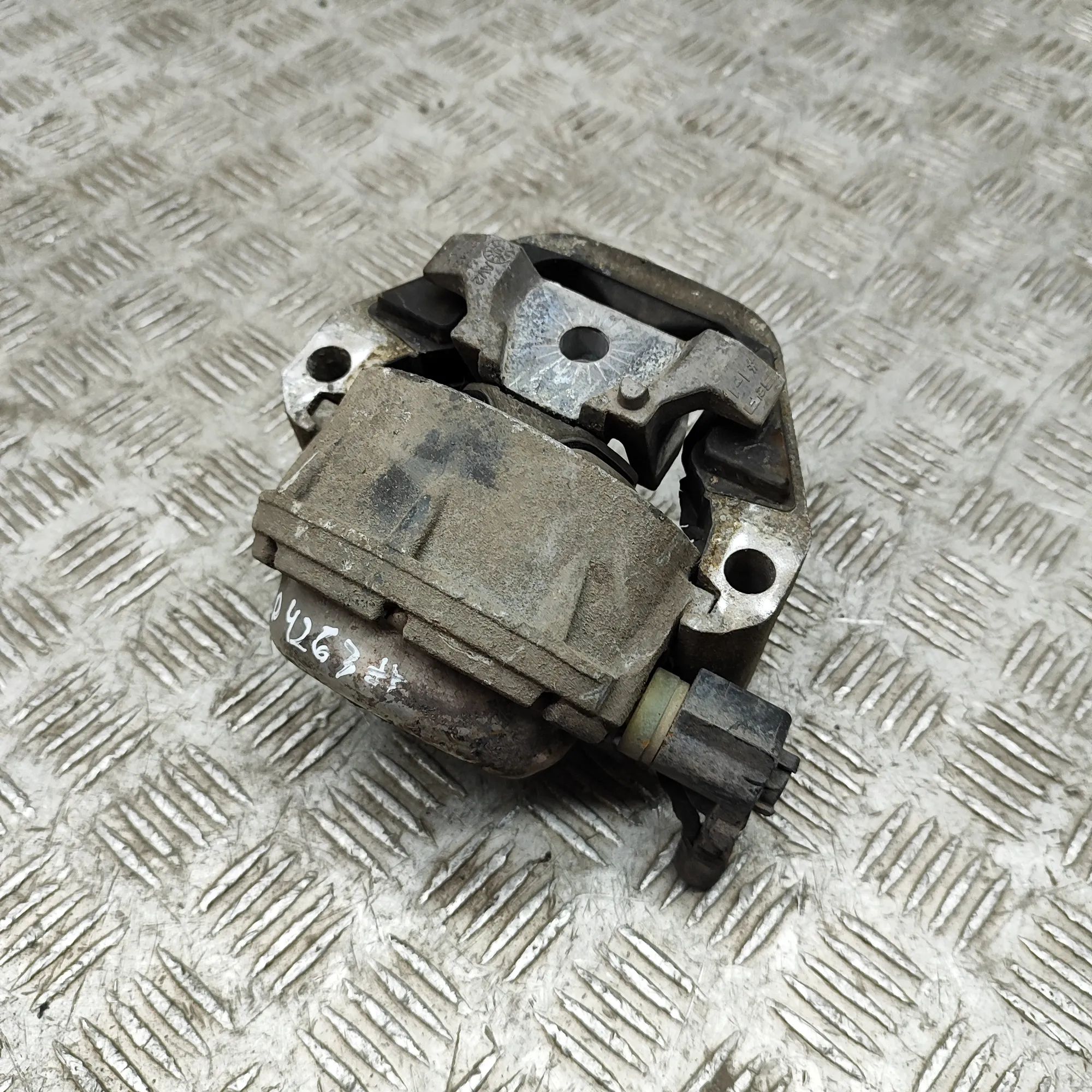 Audi A6 (C7) Right Side Engine Mount Right Side Engine Mount — AUDI A6 (4G2, C7, 4GC...