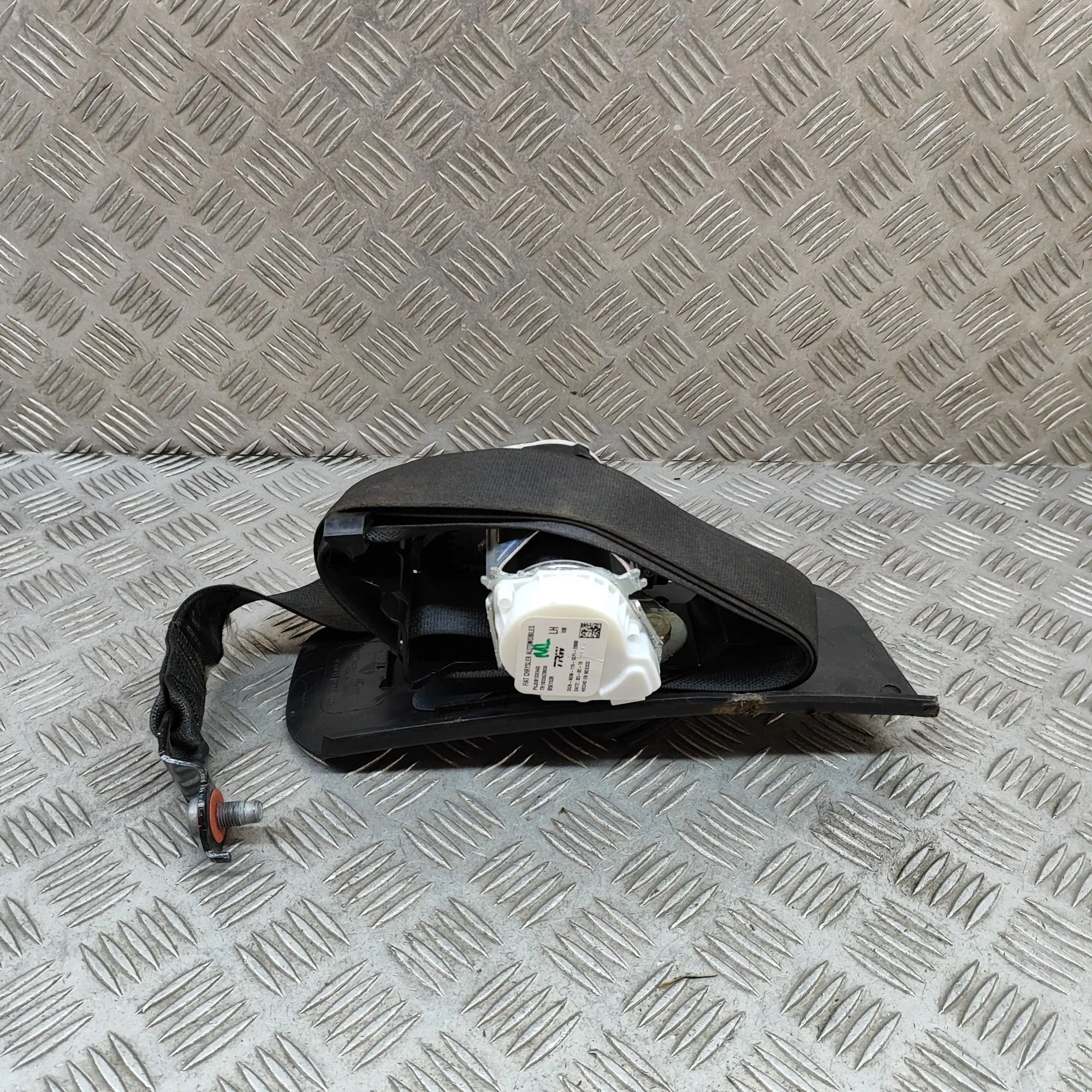 Jeep Grand Cherokee (WK) Front Left Seatbelt Front Left Seatbelt — JEEP GRAND CHEROKEE (IV W...