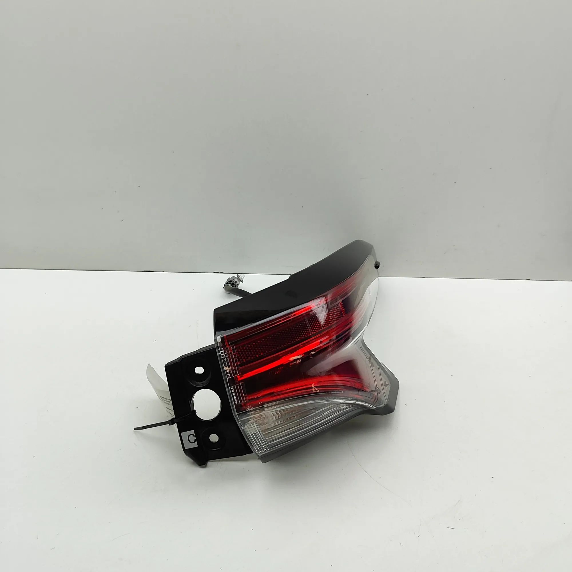 Toyota Sienna Rear Right Tail Light Rear Right Tail Light — TOYOTA SIENNA (_L4_) (2...